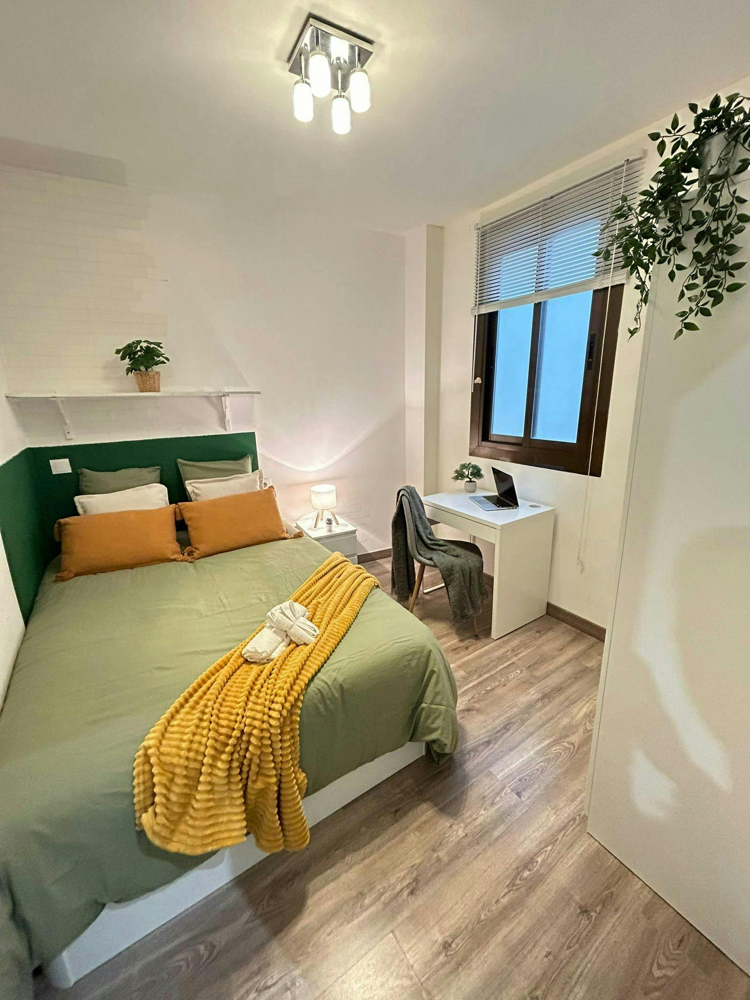 Private room for rent for €550 per month in Valencia, Carrer de Xàtiva