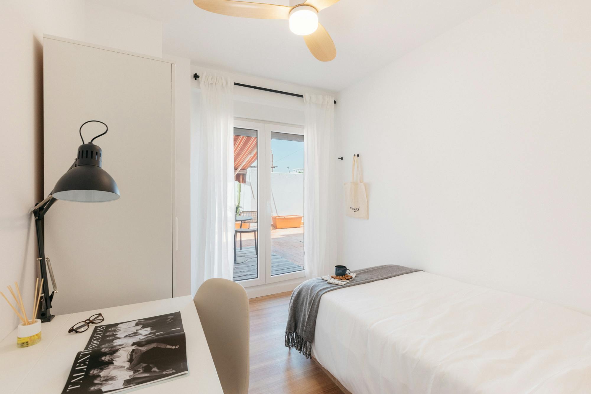 Private room for rent for €625 per month in Valencia, Carrer de Totana