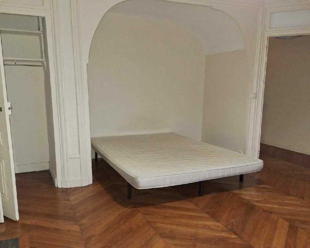 Private room in Rue Neuve, Lyon (1640993) room image 5