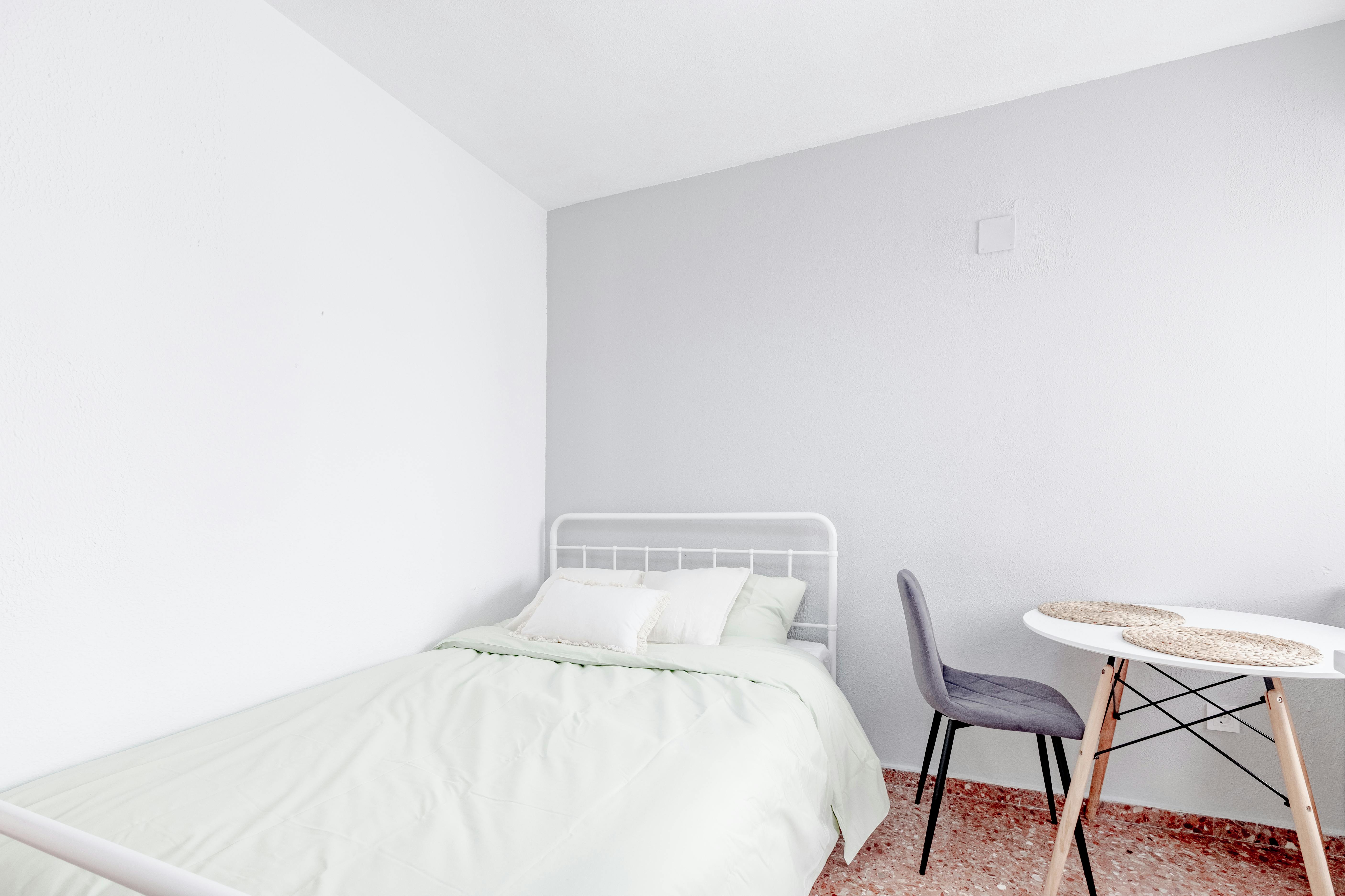 Single room Aldaia, 1 bed, 12m² — photo 4