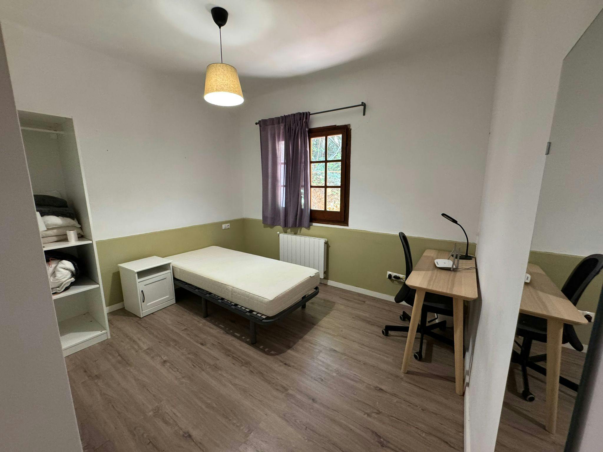 Single room Cerdanyola Del Vallès, 1 bed, 13m² — photo 1