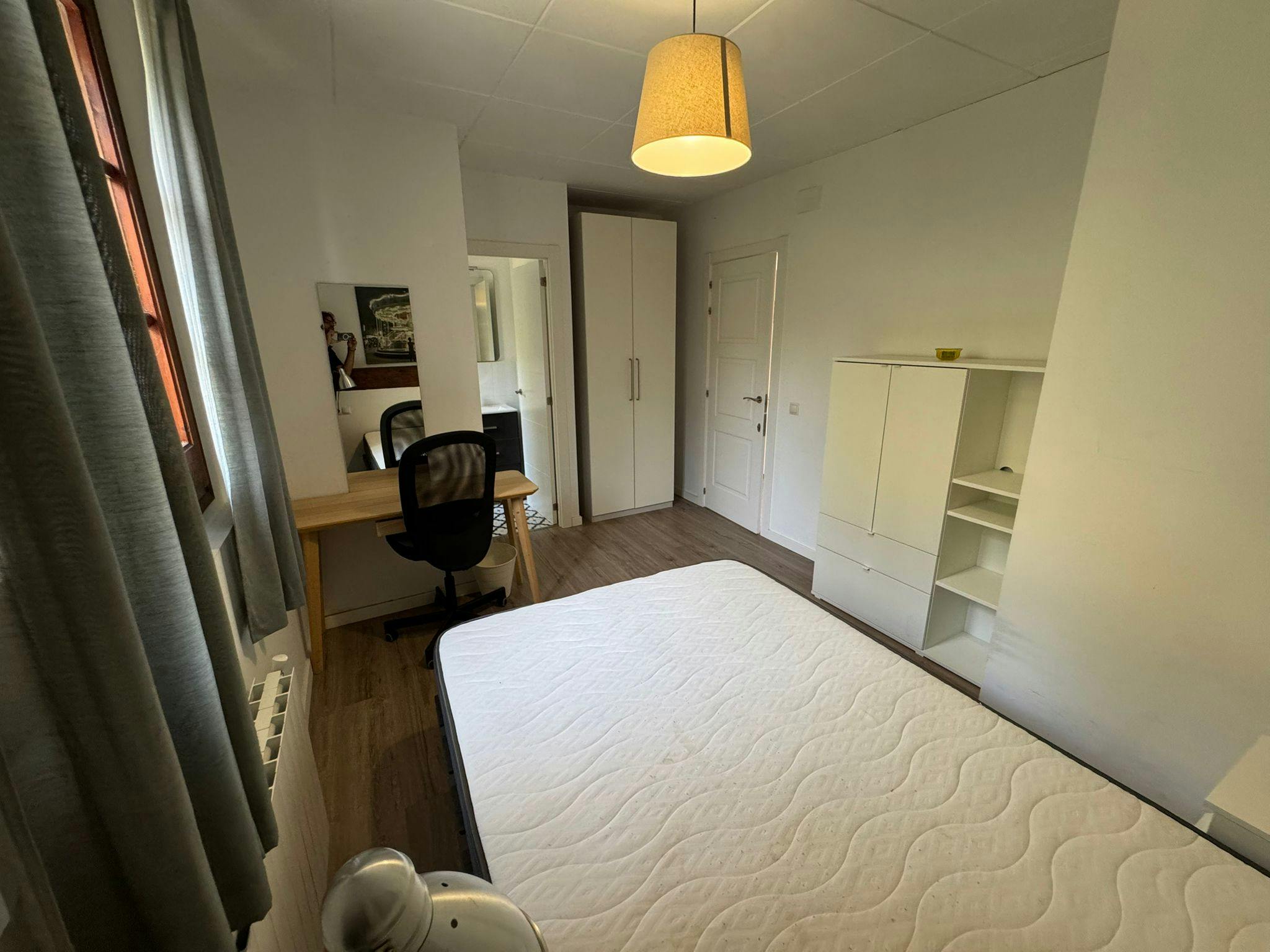 Single room Cerdanyola Del Vallès, 1 bed, 13m² — photo 1