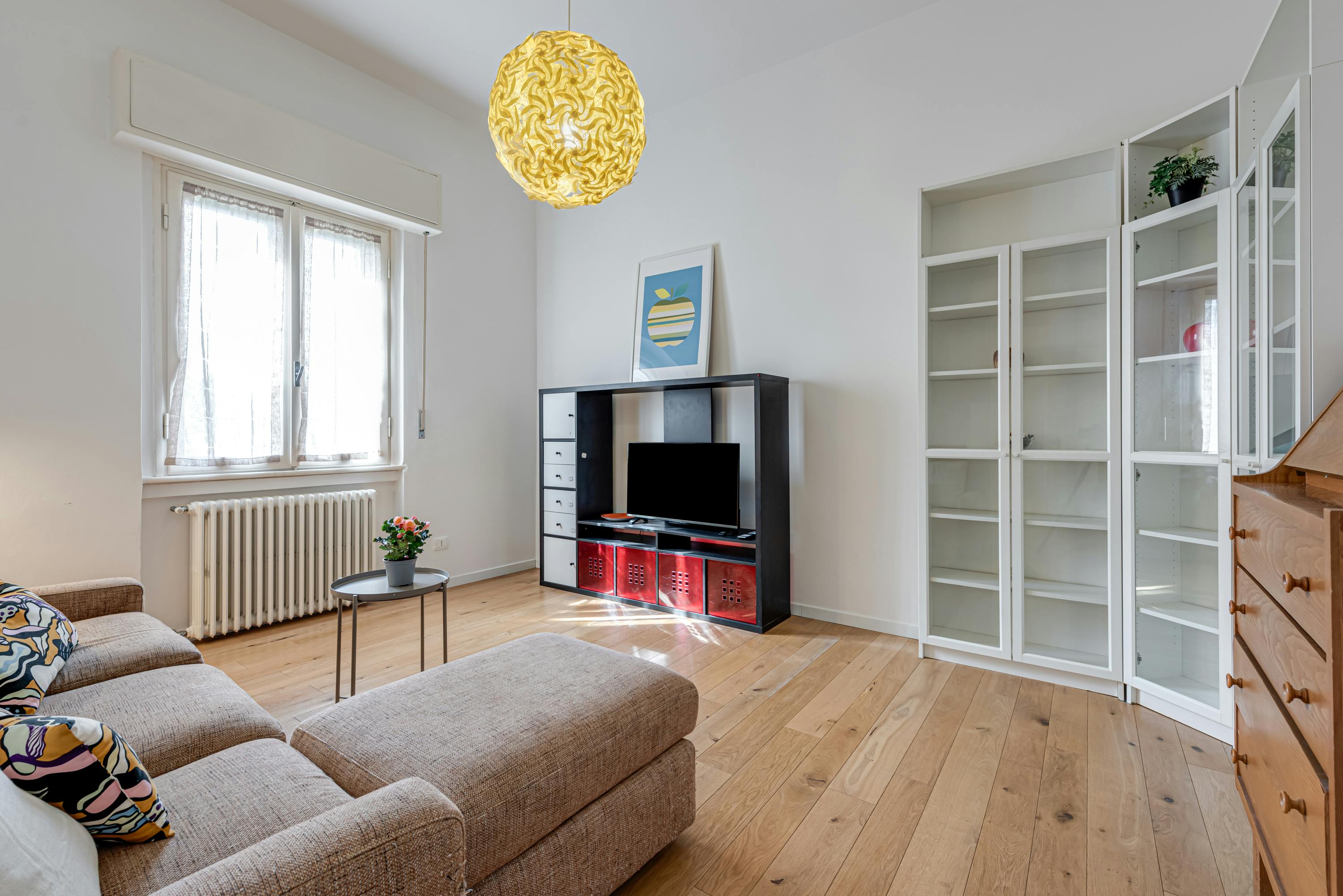 Apartment for rent for €2,105 per month in Florence, Via Lorenzo Bardelli