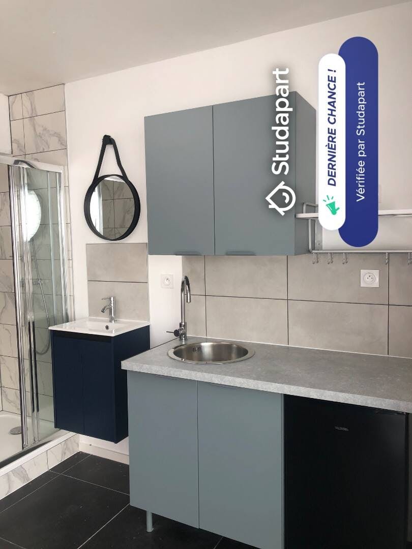 Apartment for rent for €650 per month in Croix, Rue Corneille