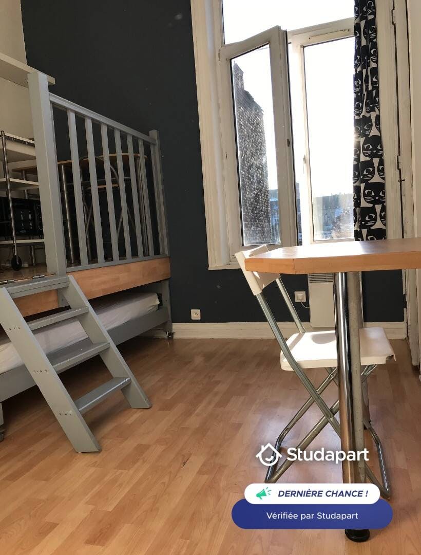 Appartement te huur voor € 400 per maand in Roubaix, Rue Charles Quint