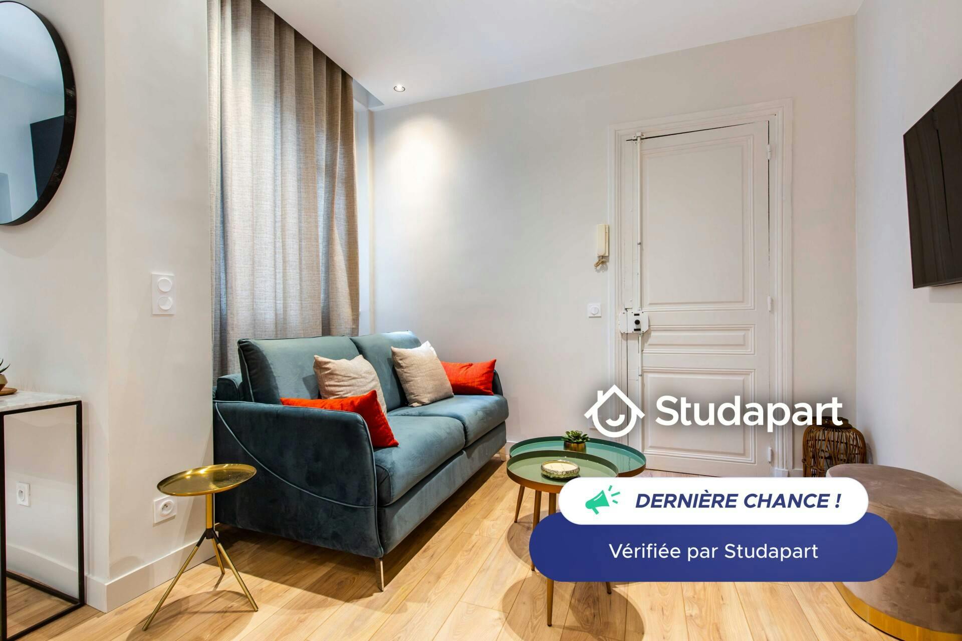 Apartment for rent for €3,600 per month in Paris, Rue de Lyon