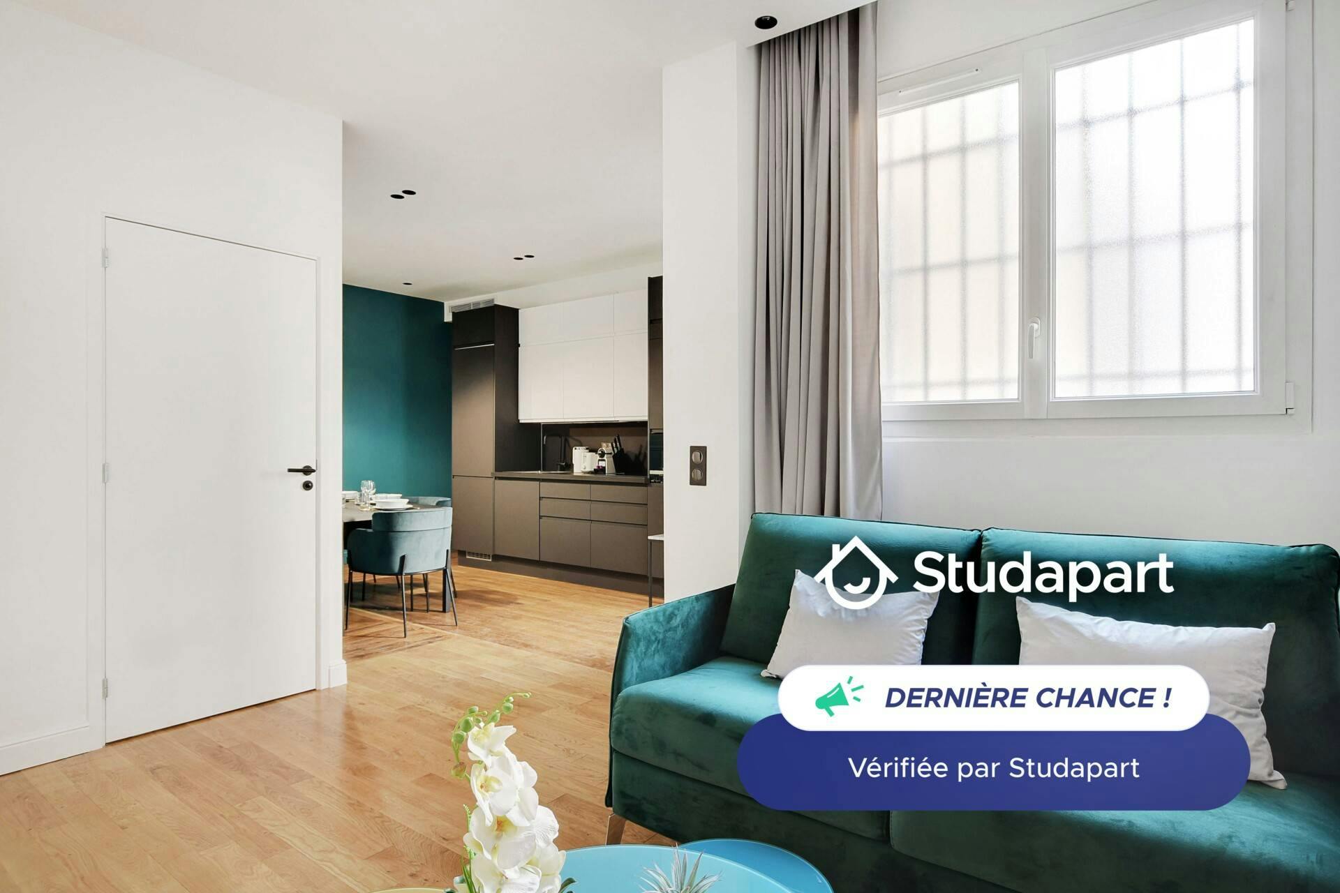 Apartment for rent for €3,600 per month in Paris, Rue de Lyon