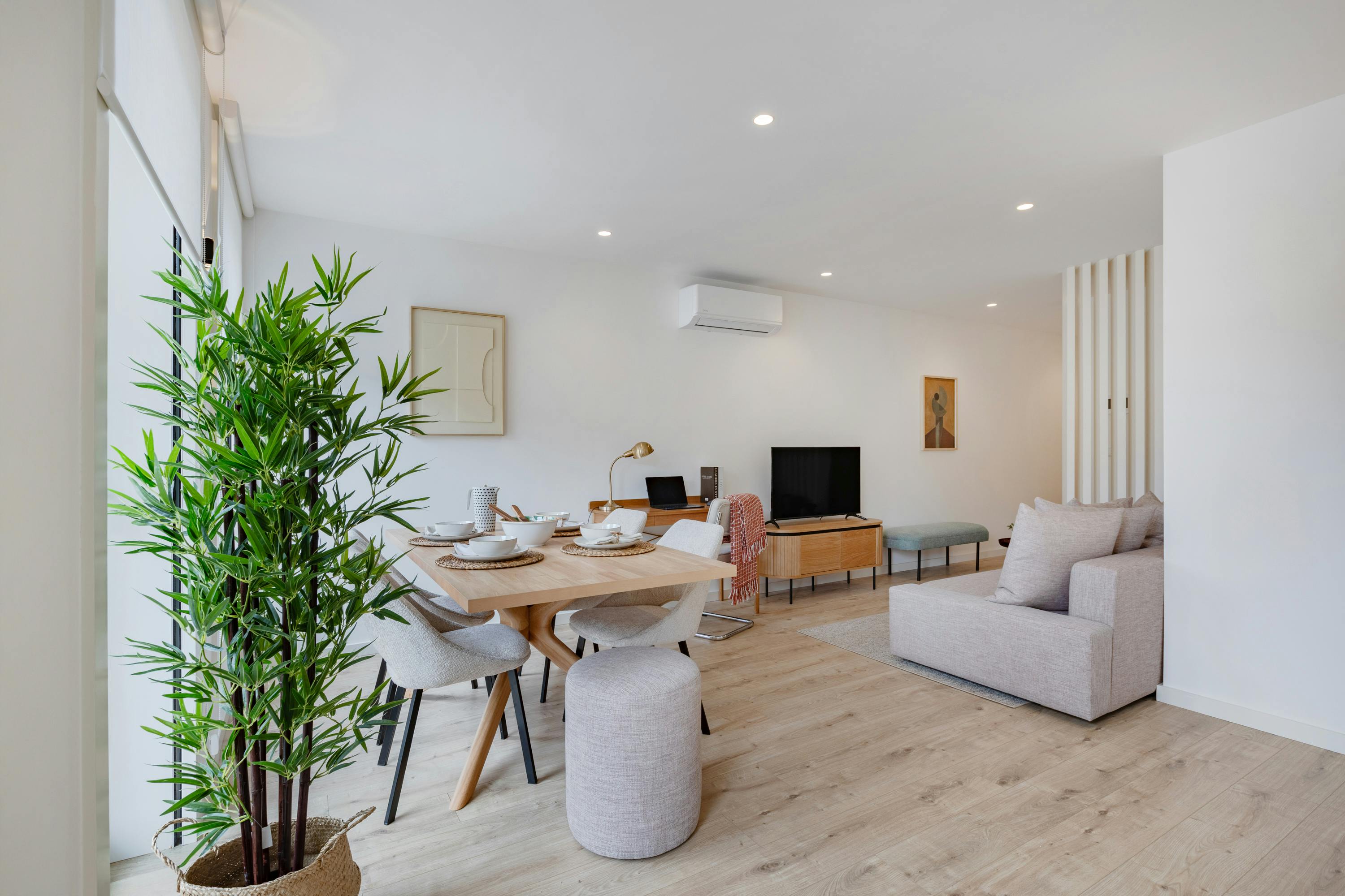 Apartment for rent for €3,780 per month in Porto, Rua da Boavista