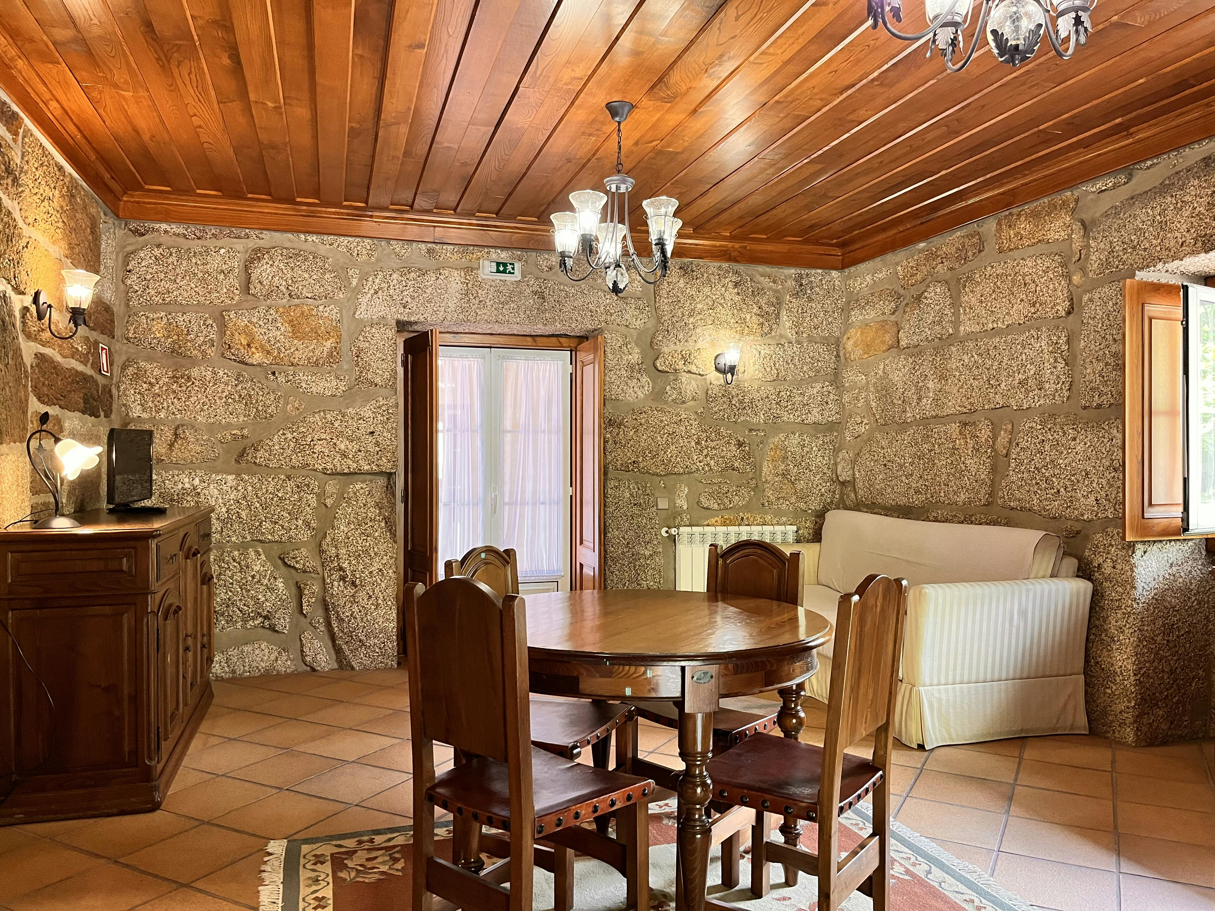 Квартира сдается в аренду за 1 000 € в месяц в Pedraça, Rua de St.ª Bárbara