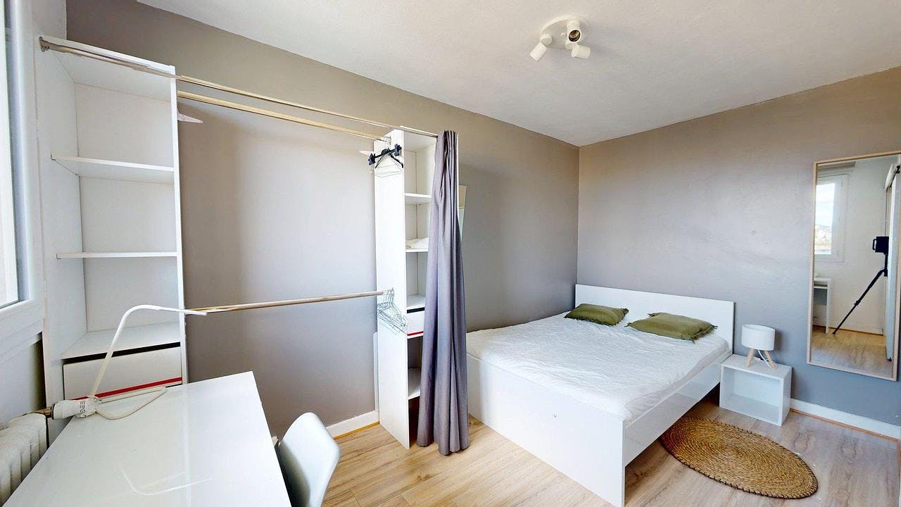 Cameră privată de închiriat pentru 300 EUR pe lună în Saint-Étienne, Résidence Dombasle