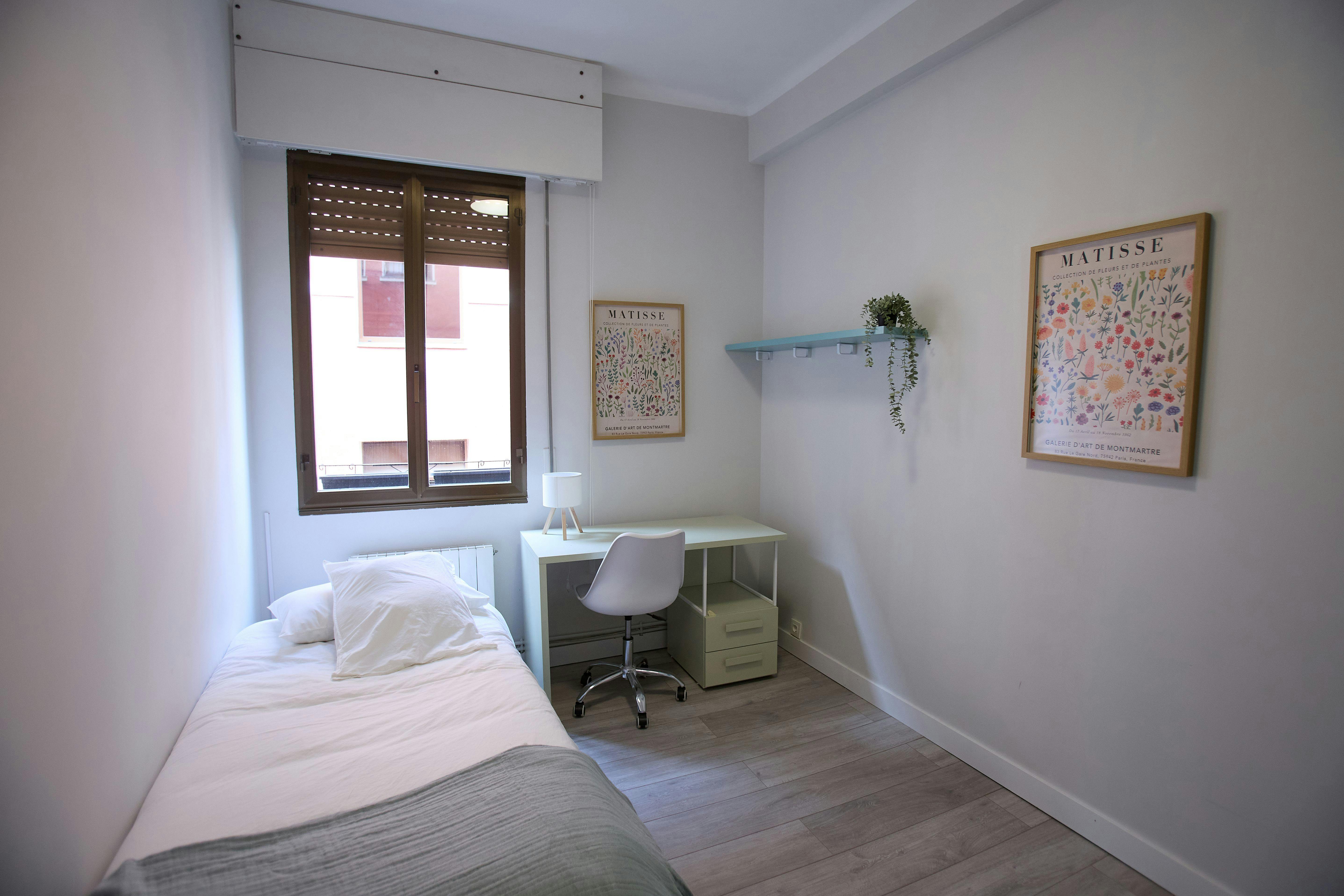 私人房间 正在以 €490 的月租出租，其位于 Bilbao, Iturribide Kalea