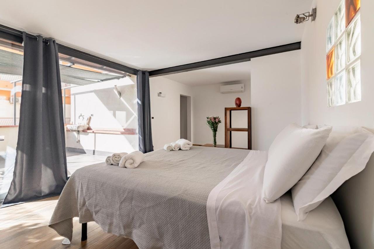 Apartment for rent for €1,200 per month in Palermo, Via Francesco Padovani