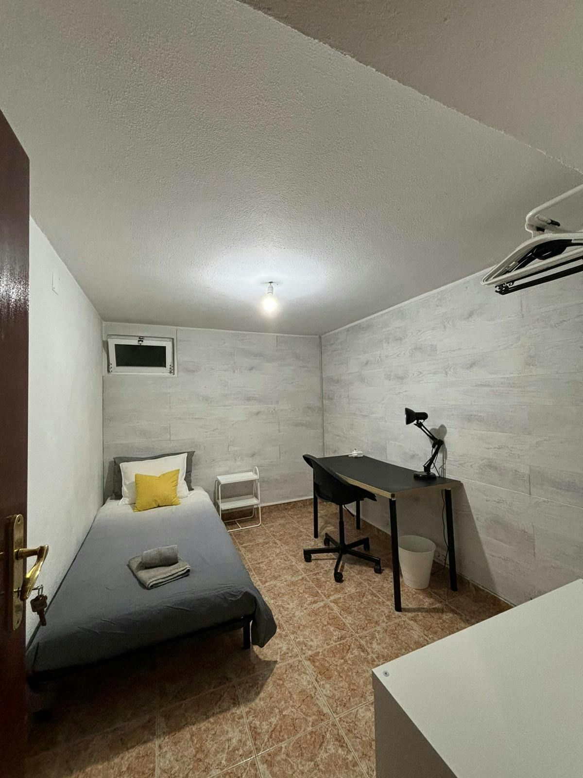 Quarto privado para alugar por € 400 por mês em Lisbon, Rua Particular à Rua do Cruzeiro