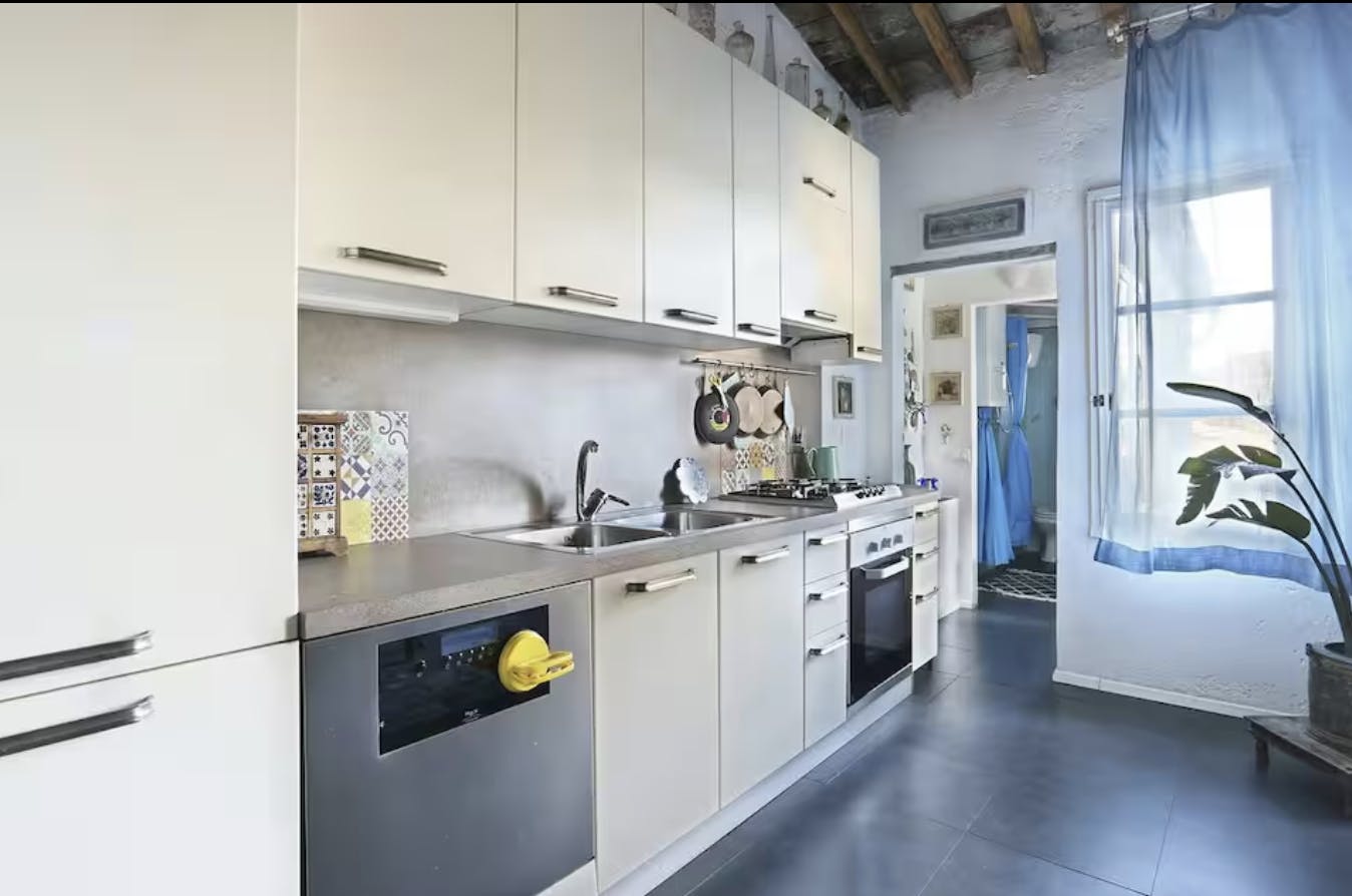 Apartment for rent for €1,500 per month in Florence, Via di Camaldoli