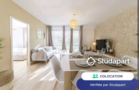 Private room for rent on Rue Marceau, Laval