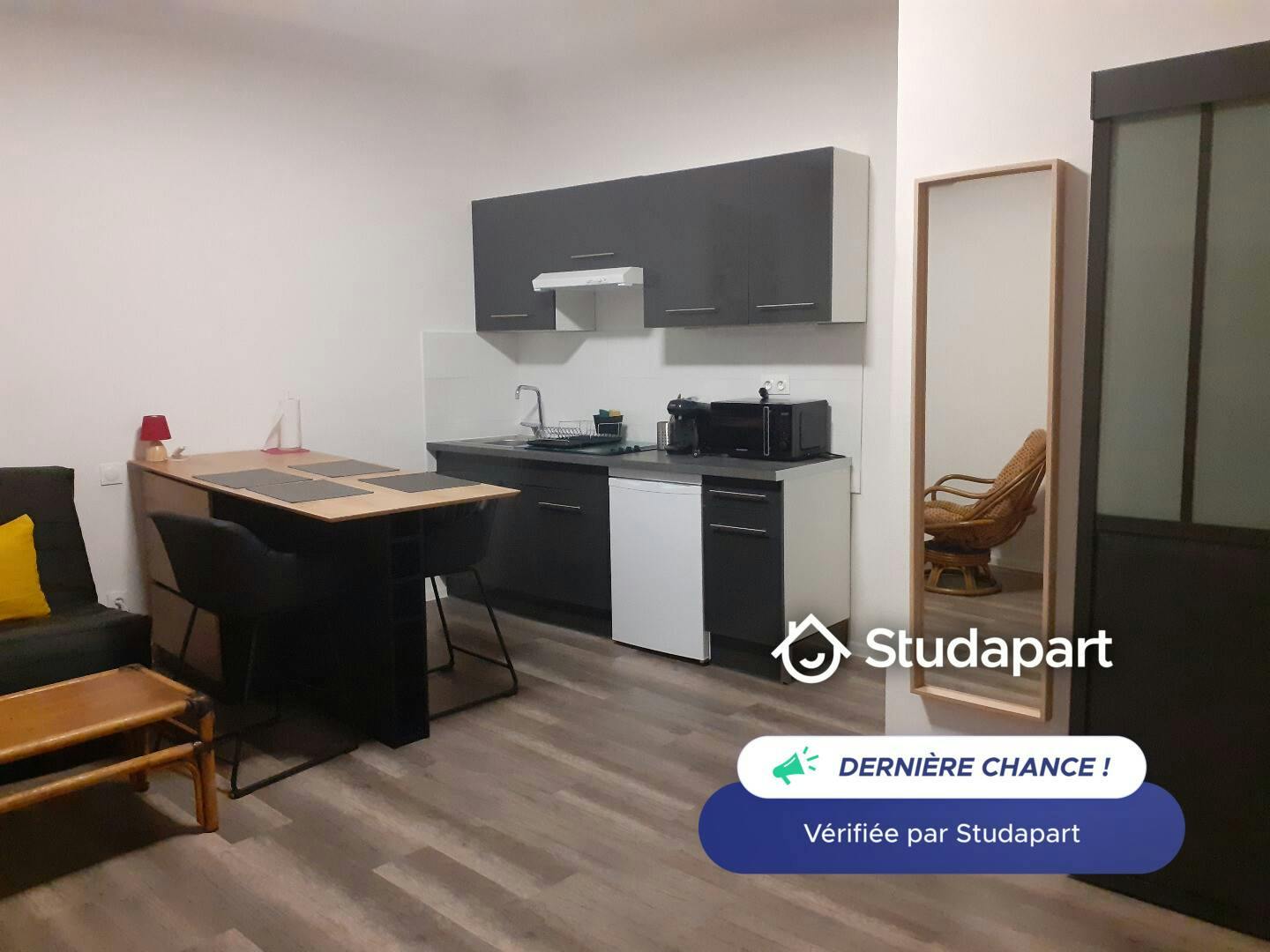 Mieszkanie do wynajęcia za 460 € miesięcznie w mieście Avignon, Rue Saint-Antoine