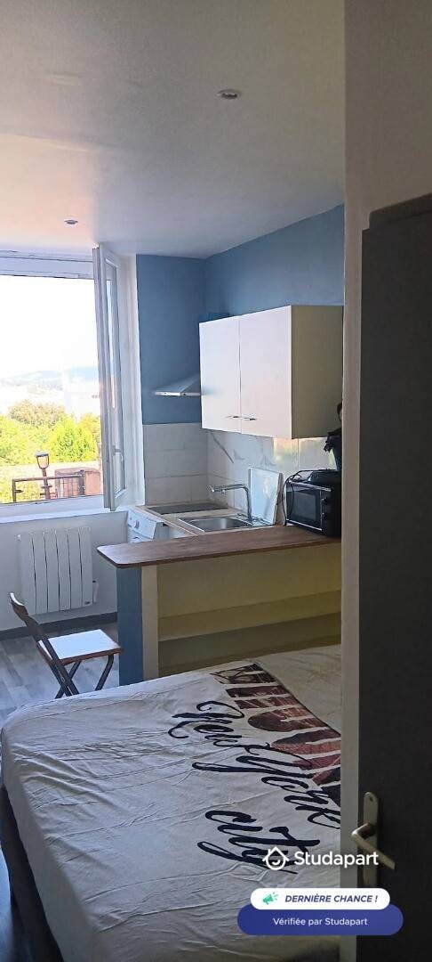 Apartment for rent for €450 per month in Saint-Étienne, Rue Jean Colly