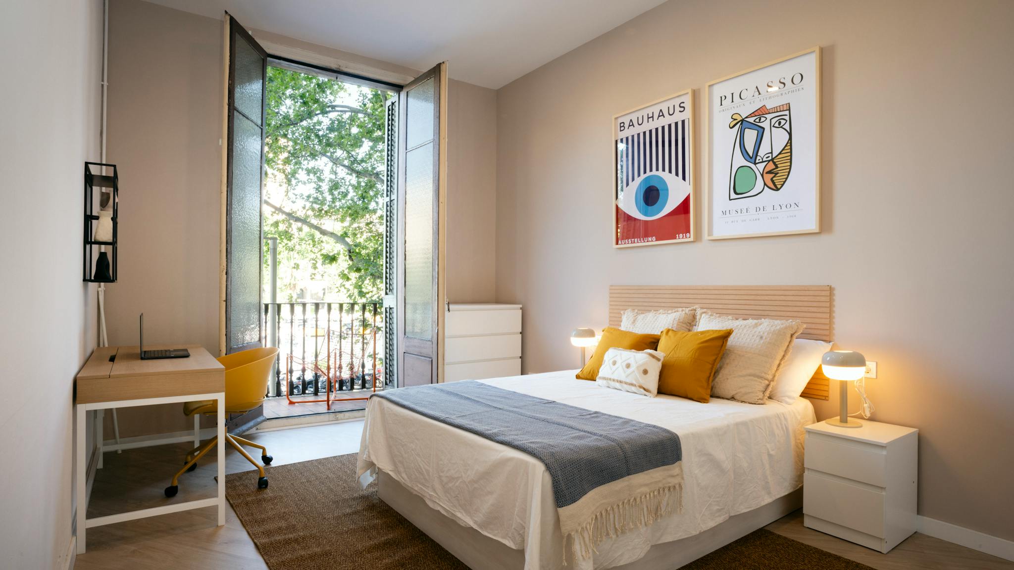 Plaça de la Universitat, Barcelona preview