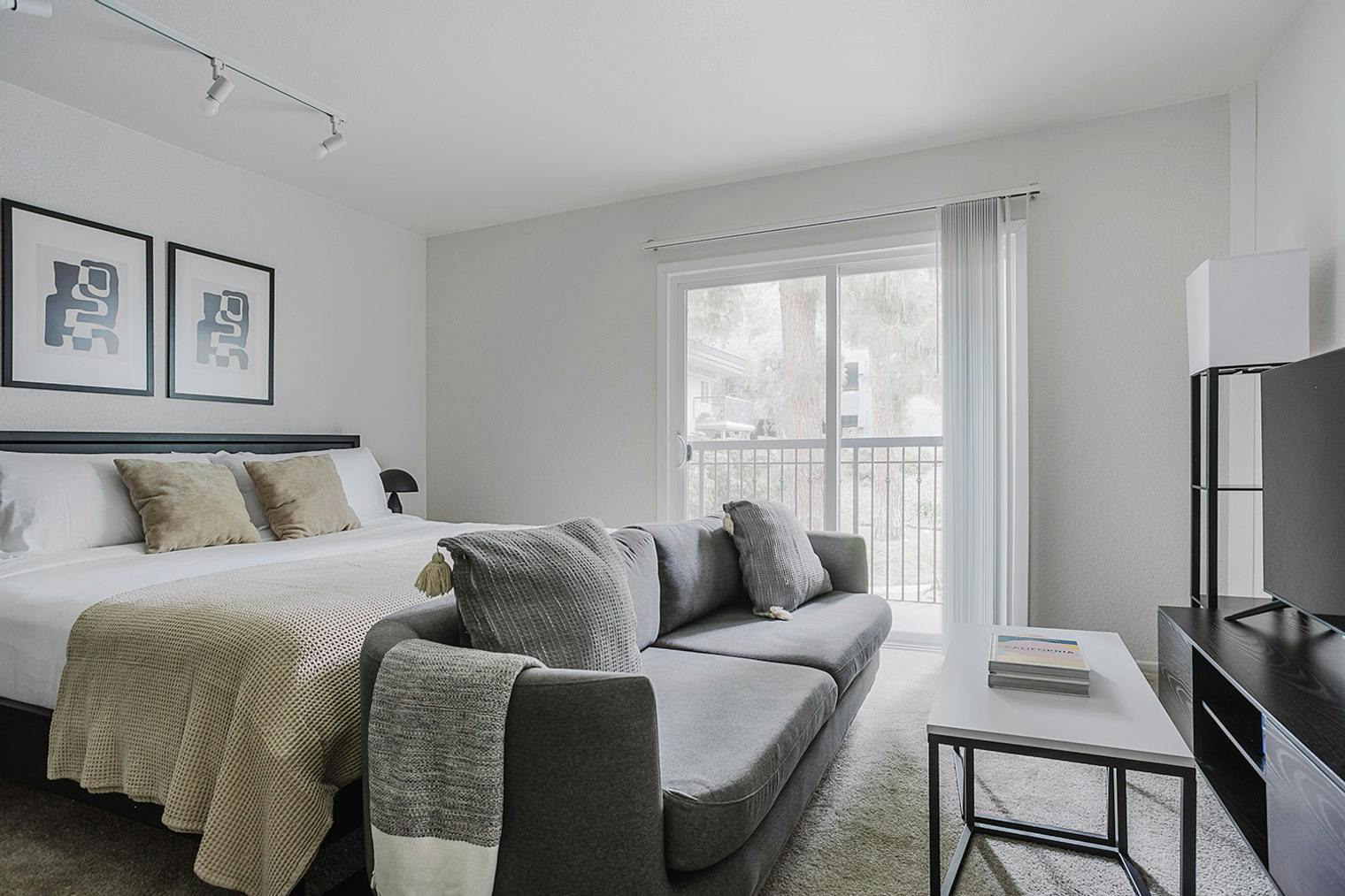 单间公寓 正在以 $3,726 的月租出租，其位于 Los Angeles, Barham Boulevard