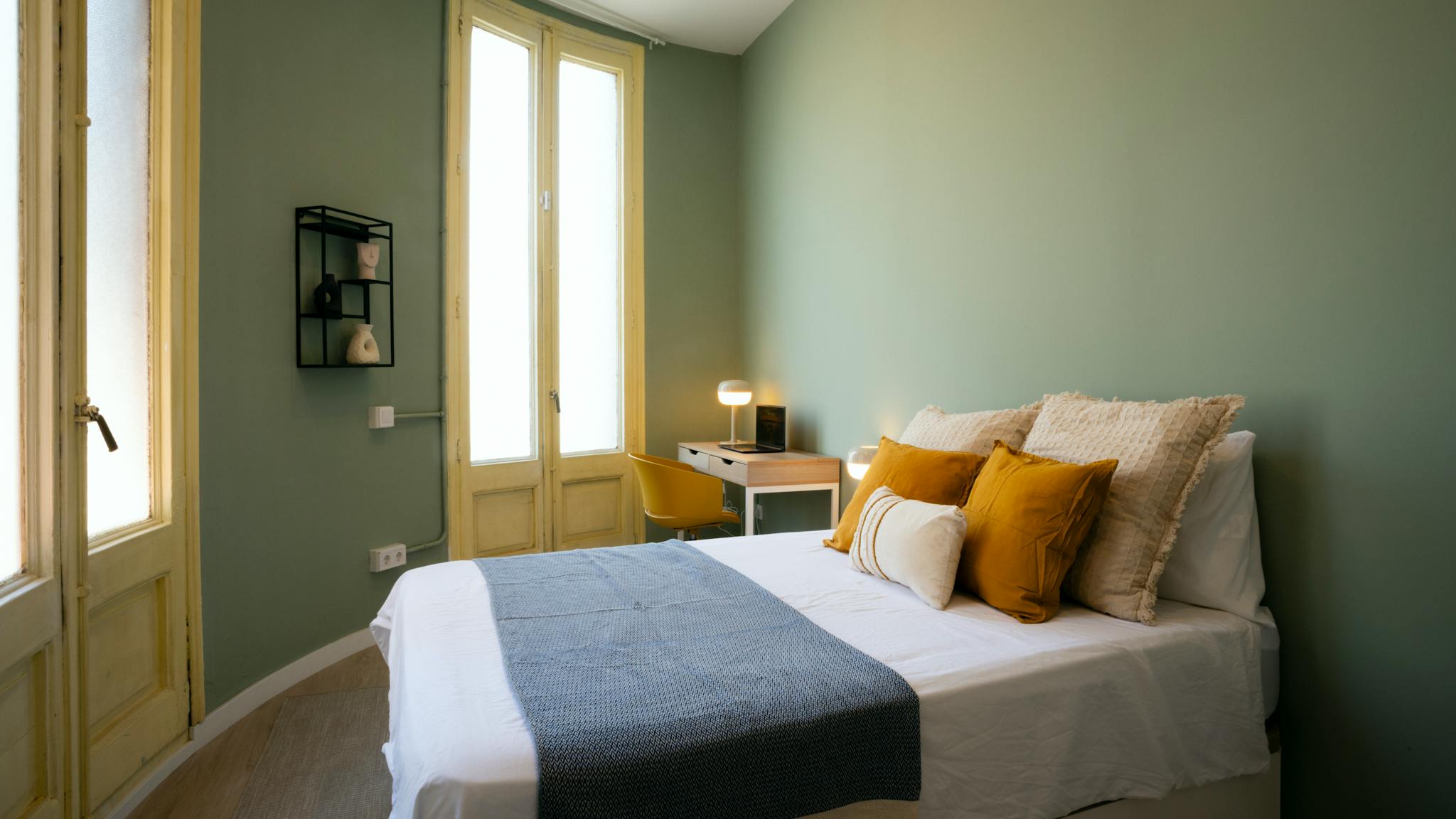 Plaça de la Universitat, Barcelona preview