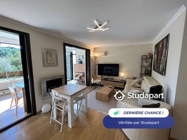 Apartment for rent for €1,500 per month in Vallauris, Avenue Georges Pompidou