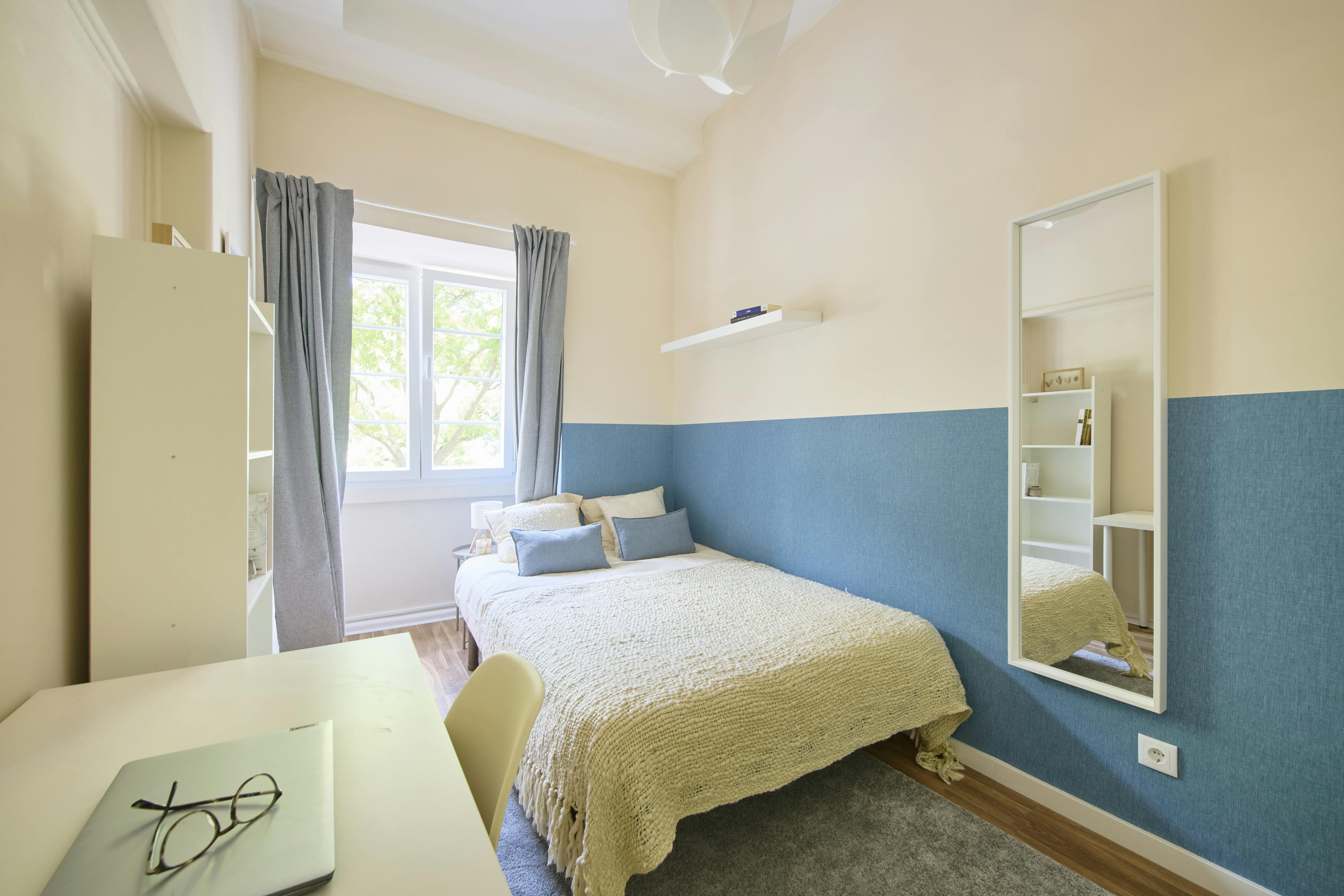 Private room for rent for €690 per month in Lisbon, Alameda Dom Afonso Henriques