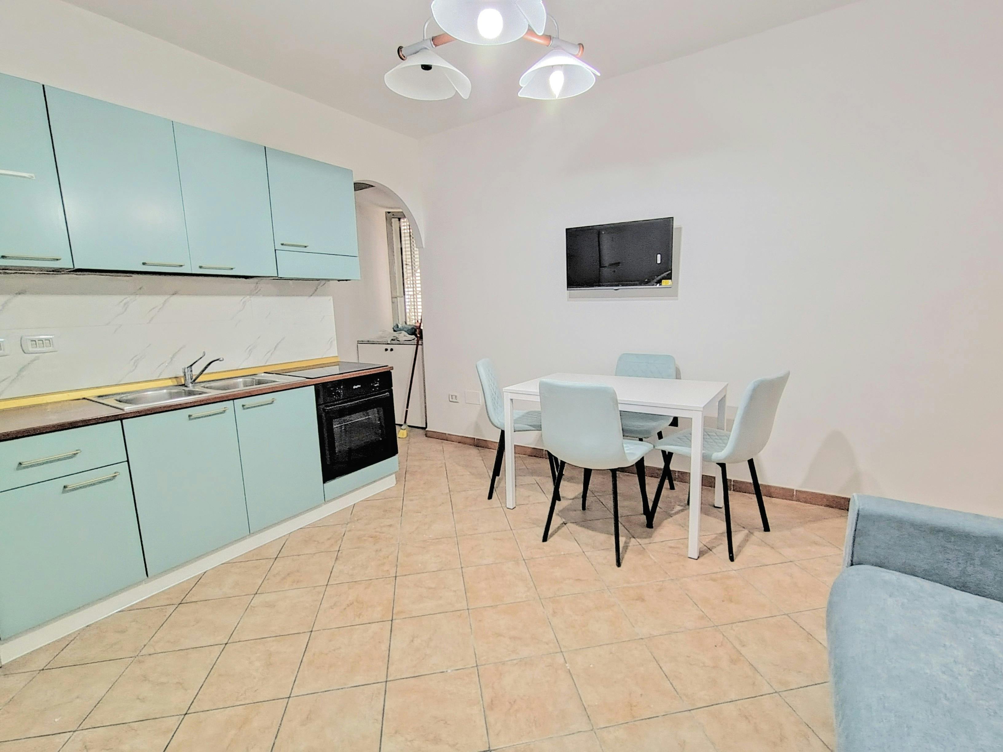 Lägenhet att hyra för 850 € i månaden i Naples, Vico Canalone a Fontana dei Serpi