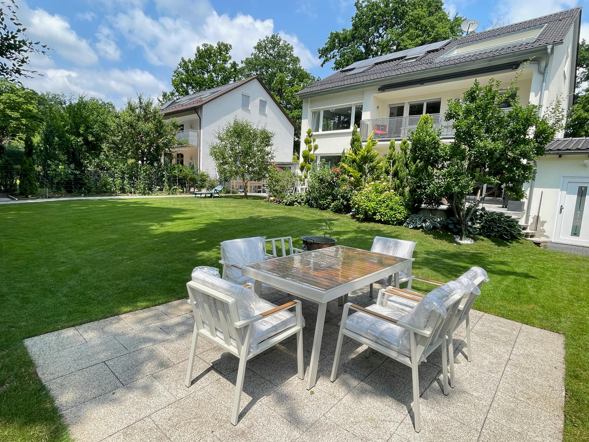 Apartment for rent for €3,000 per month in Sindelfingen, Kniebisweg