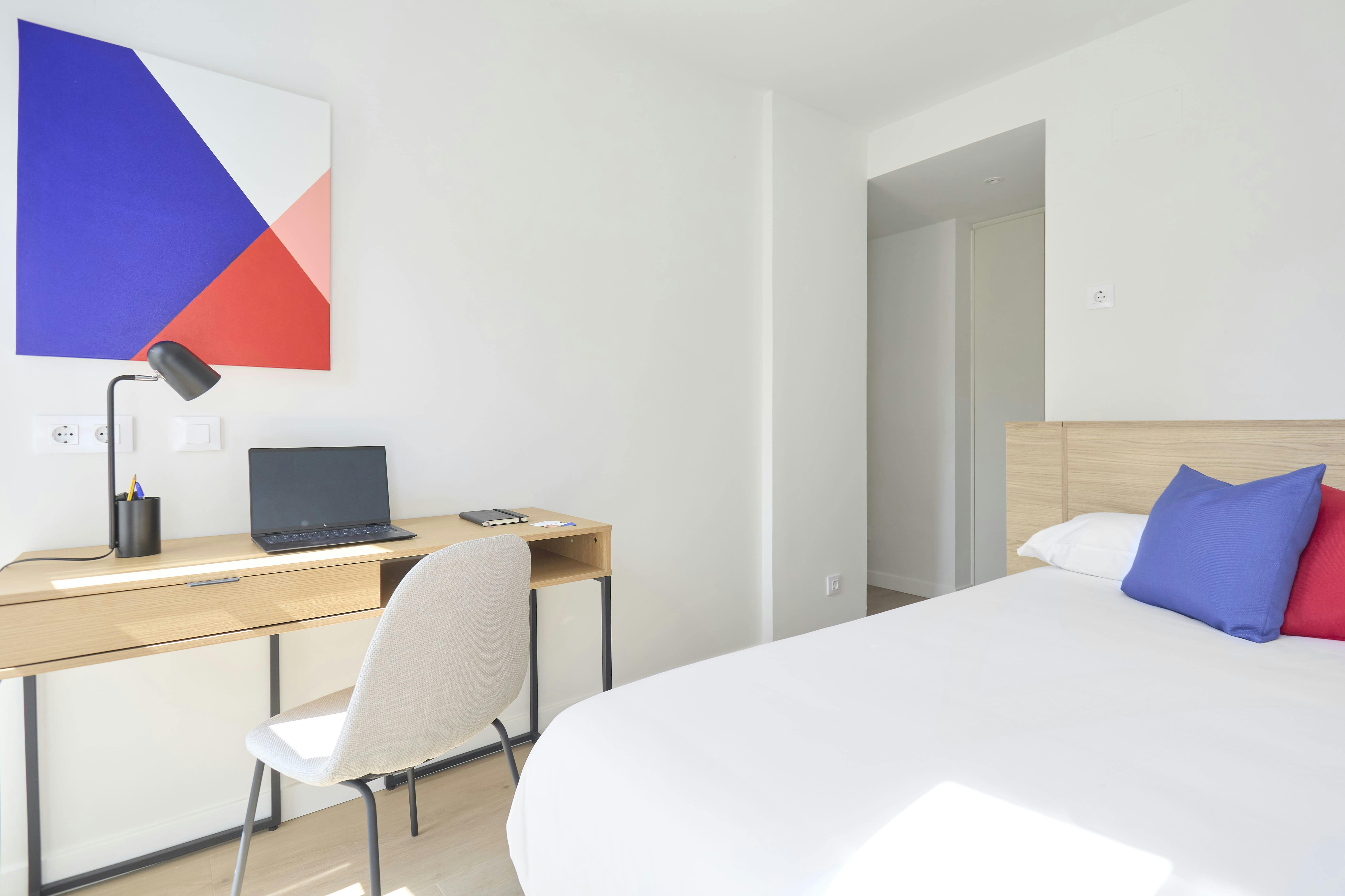 Single room Madrid, 1 bed, 18m² — photo 1
