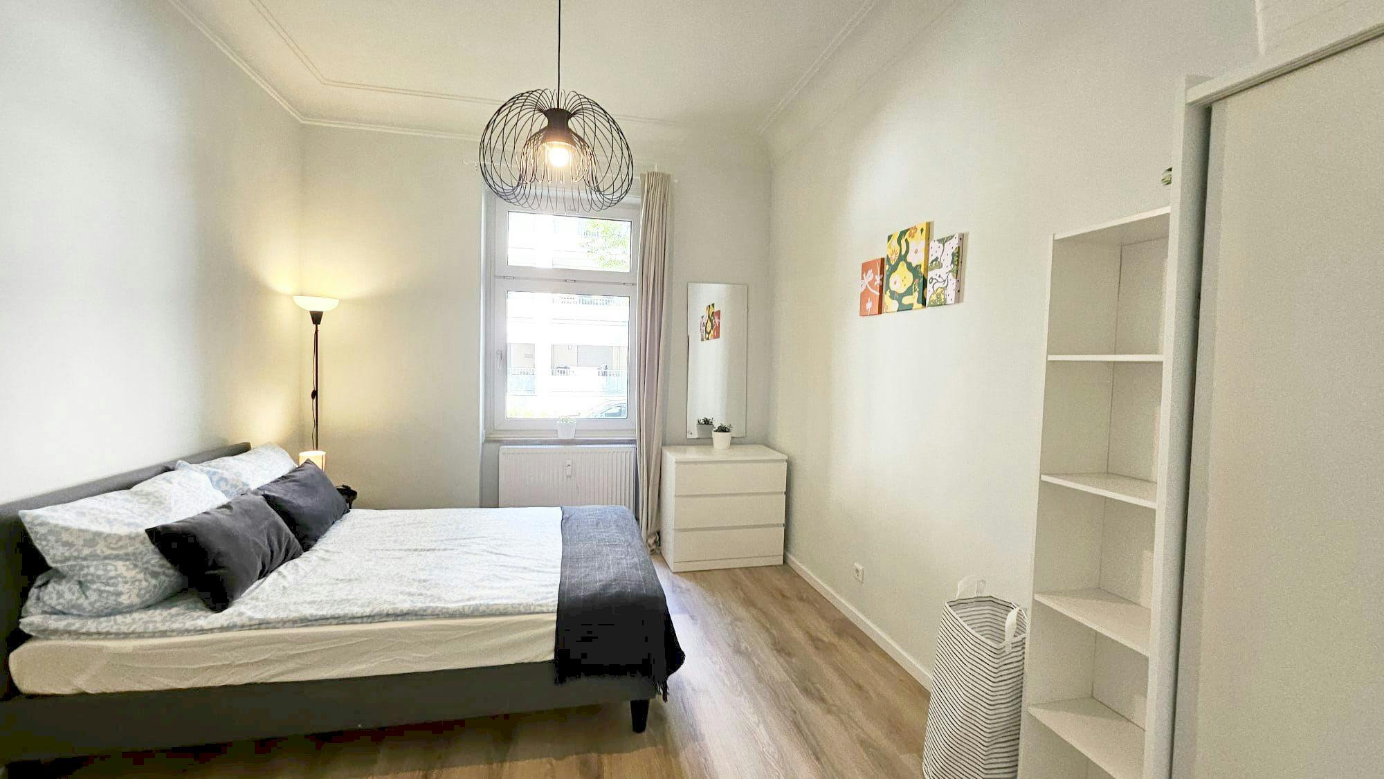 私人房间 正在以 €629 的月租出租，其位于 Köln, Kantstraße