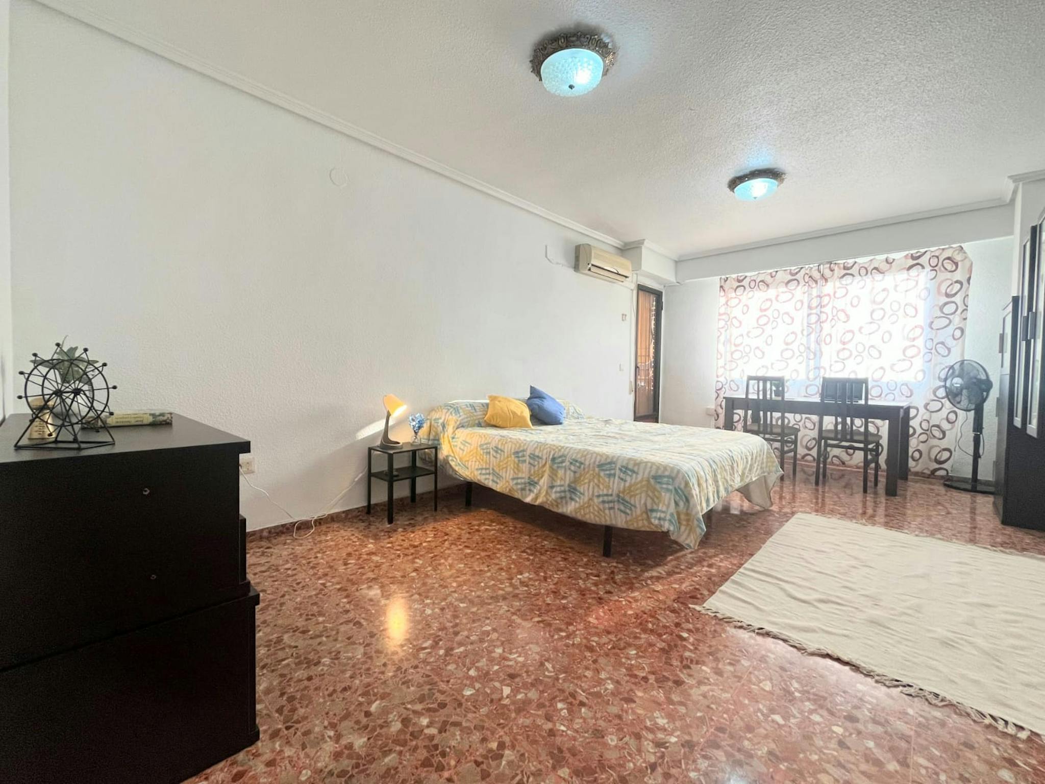 Calle del Veinticinco de Abril, Moncada preview