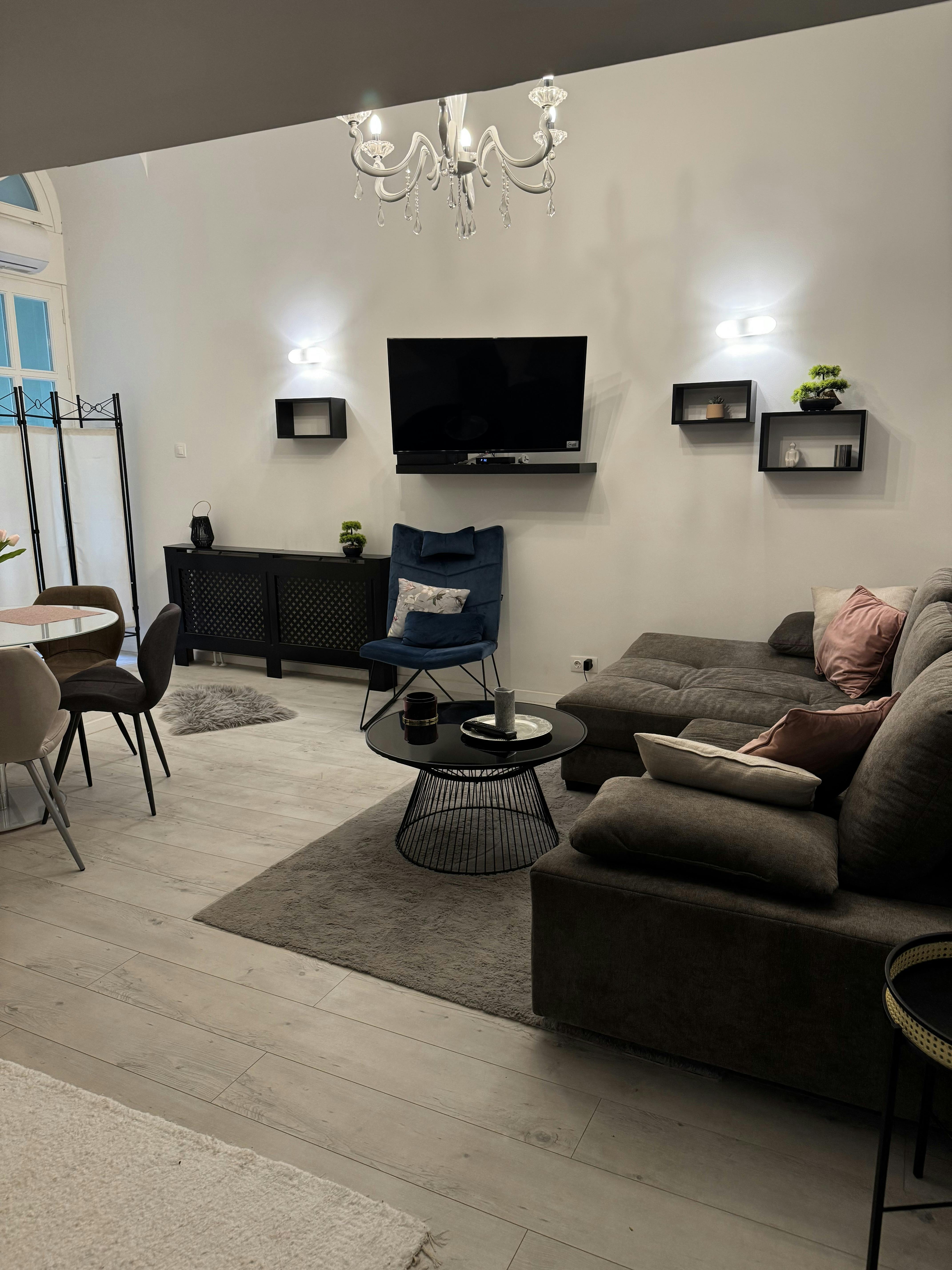 Régi posta utca, Budapest preview