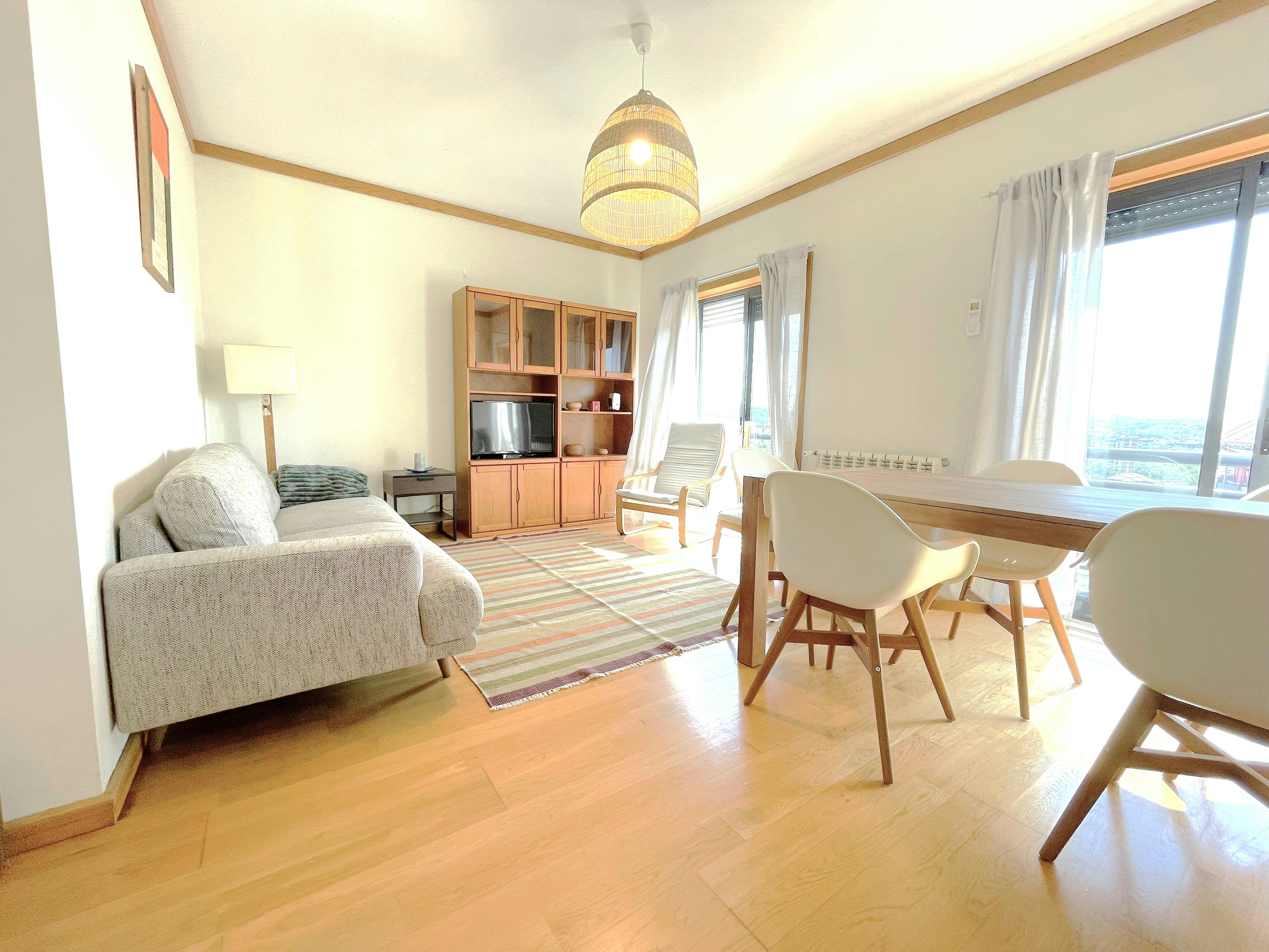 Appartement à louer pour 2 200 €/mois à Lisbon, Rua João de Freitas Branco