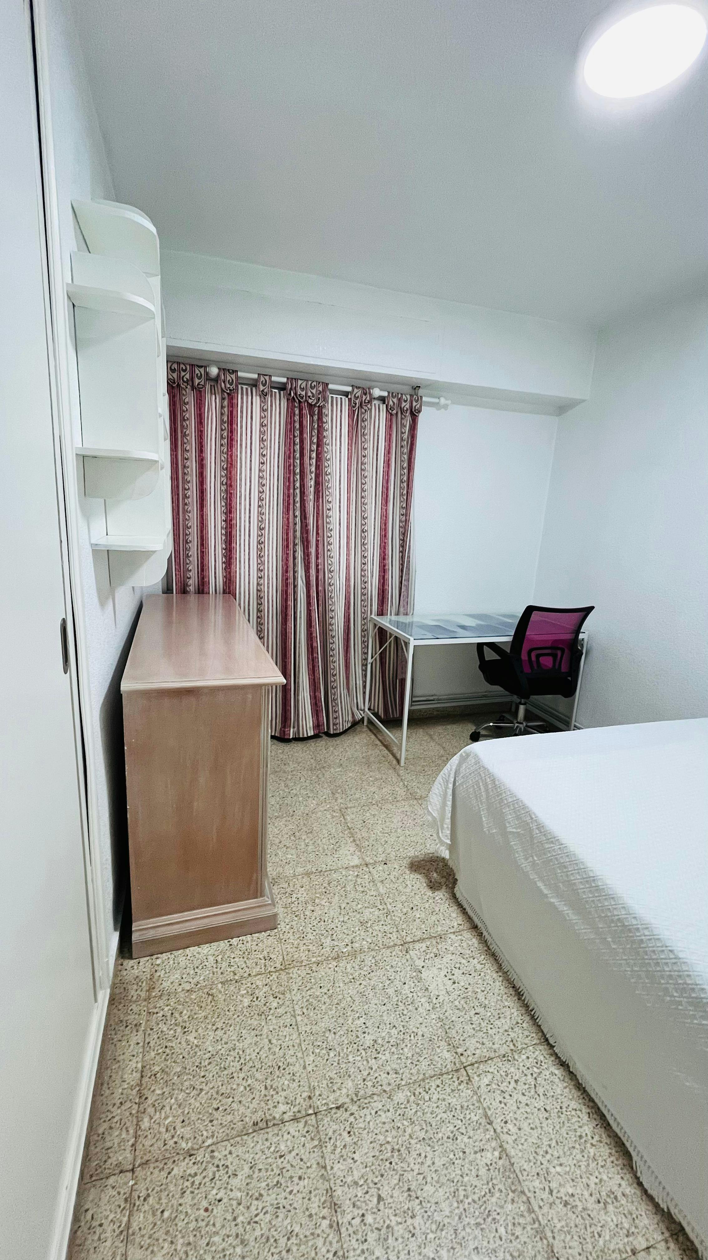 Single room Alicante, 1 bed, 13m² — photo 2