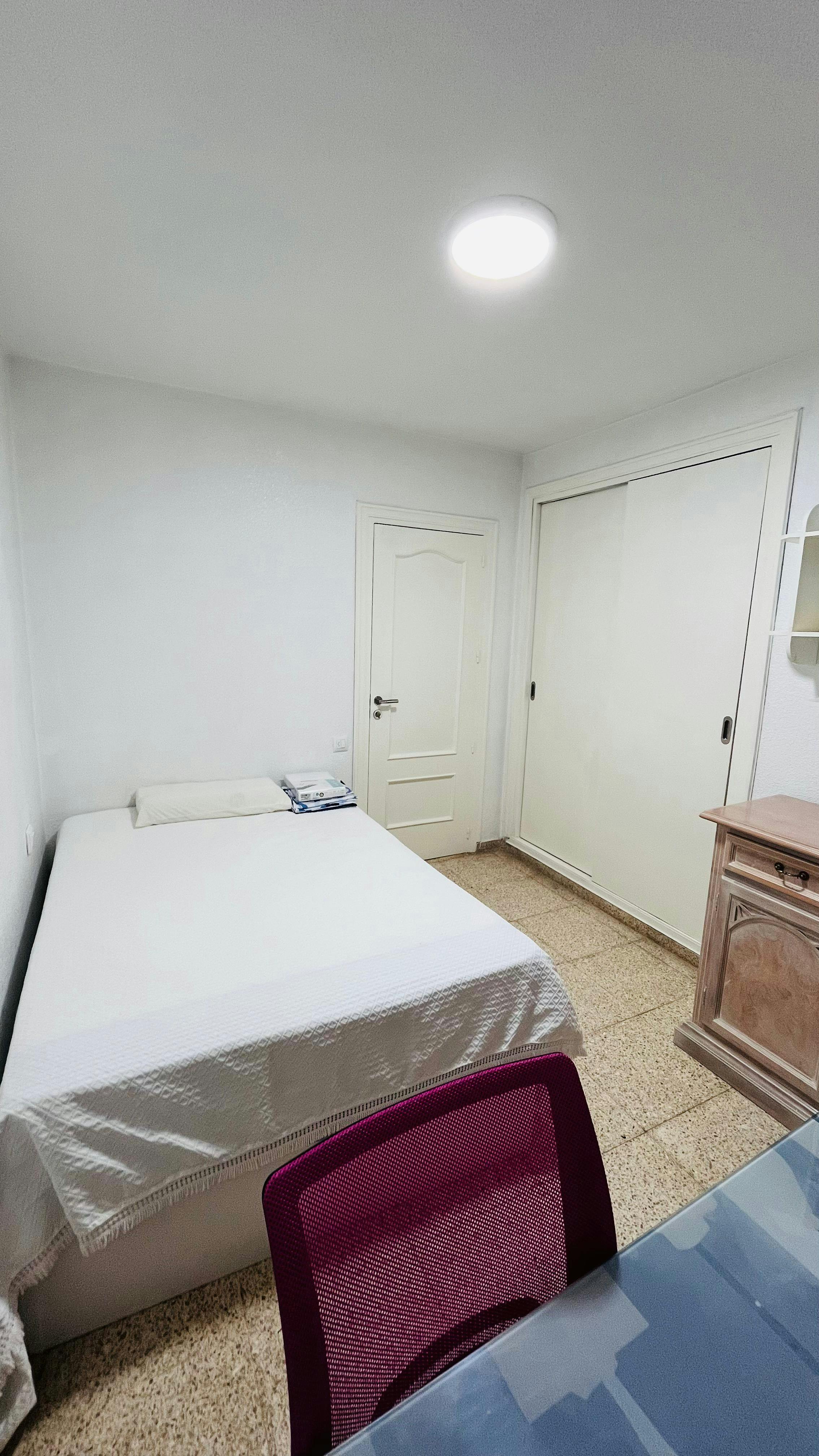 Single room Alicante, 1 bed, 13m² — photo 9