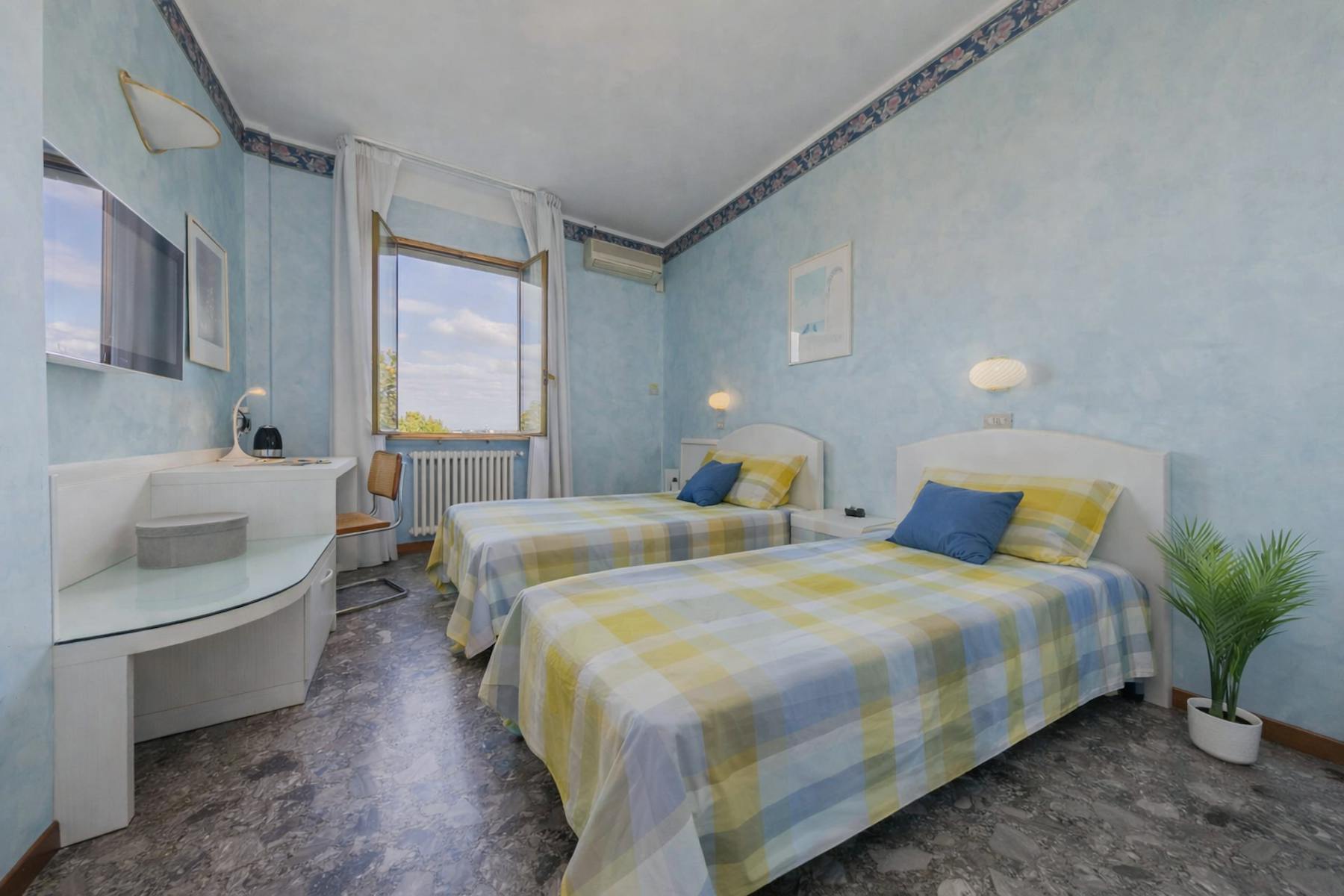 Shared room for rent for €250 per month in Novara, Corso Felice Cavallotti