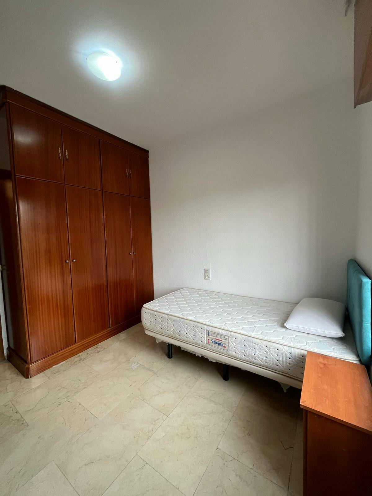 Приватна кімната за оренду для 290 EUR на місяць у Córdoba, Avenida de Manolete