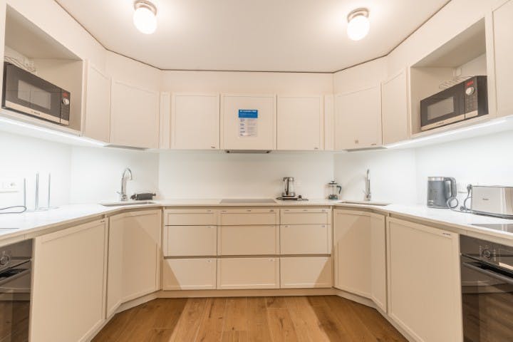 Double room Ljubljana, 1 bed, 16m² — photo 15