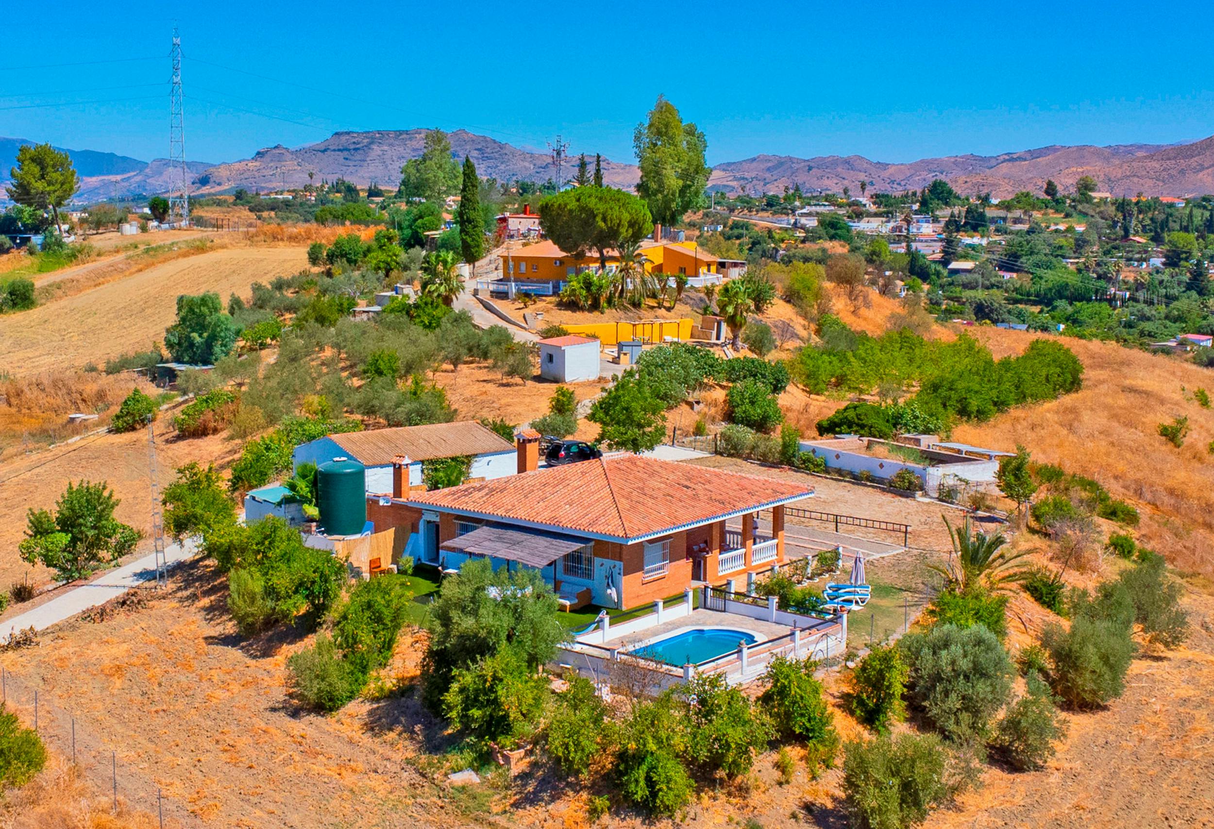 Дом сдается в аренду за 9 999 € в месяц в Fahala, Fahala