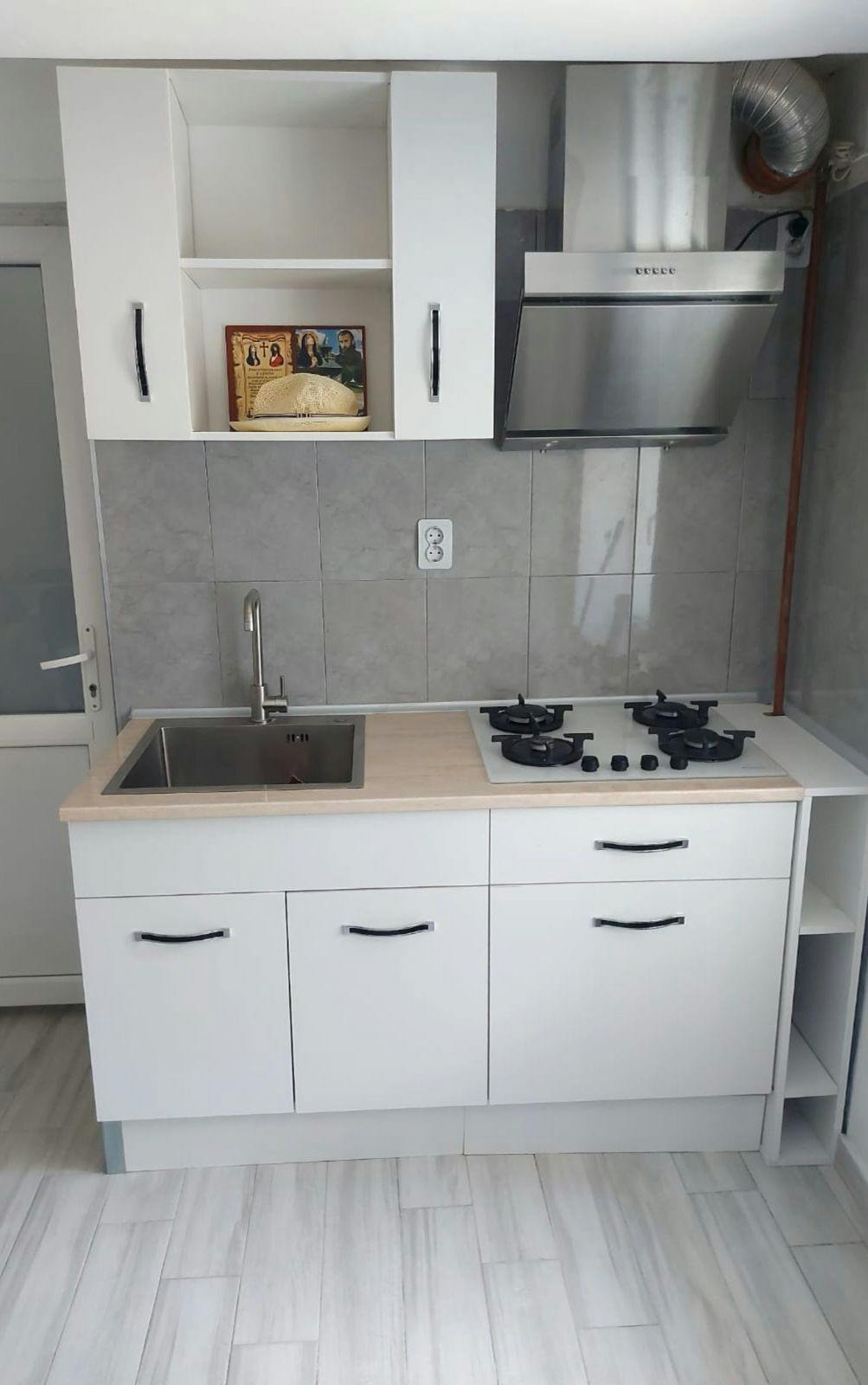 Maison à louer pour 3 564 RON/mois à Bucuresti, Calea Giulești