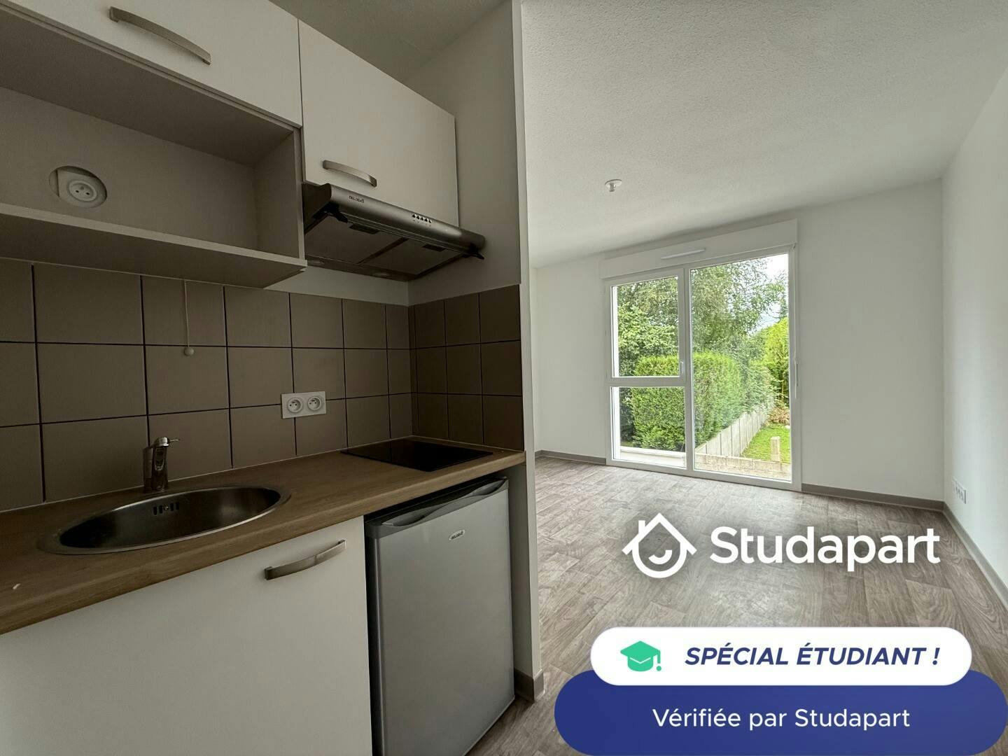 Private room for rent for €367 per month in Franqueville-Saint-Pierre, Rue de Pitres