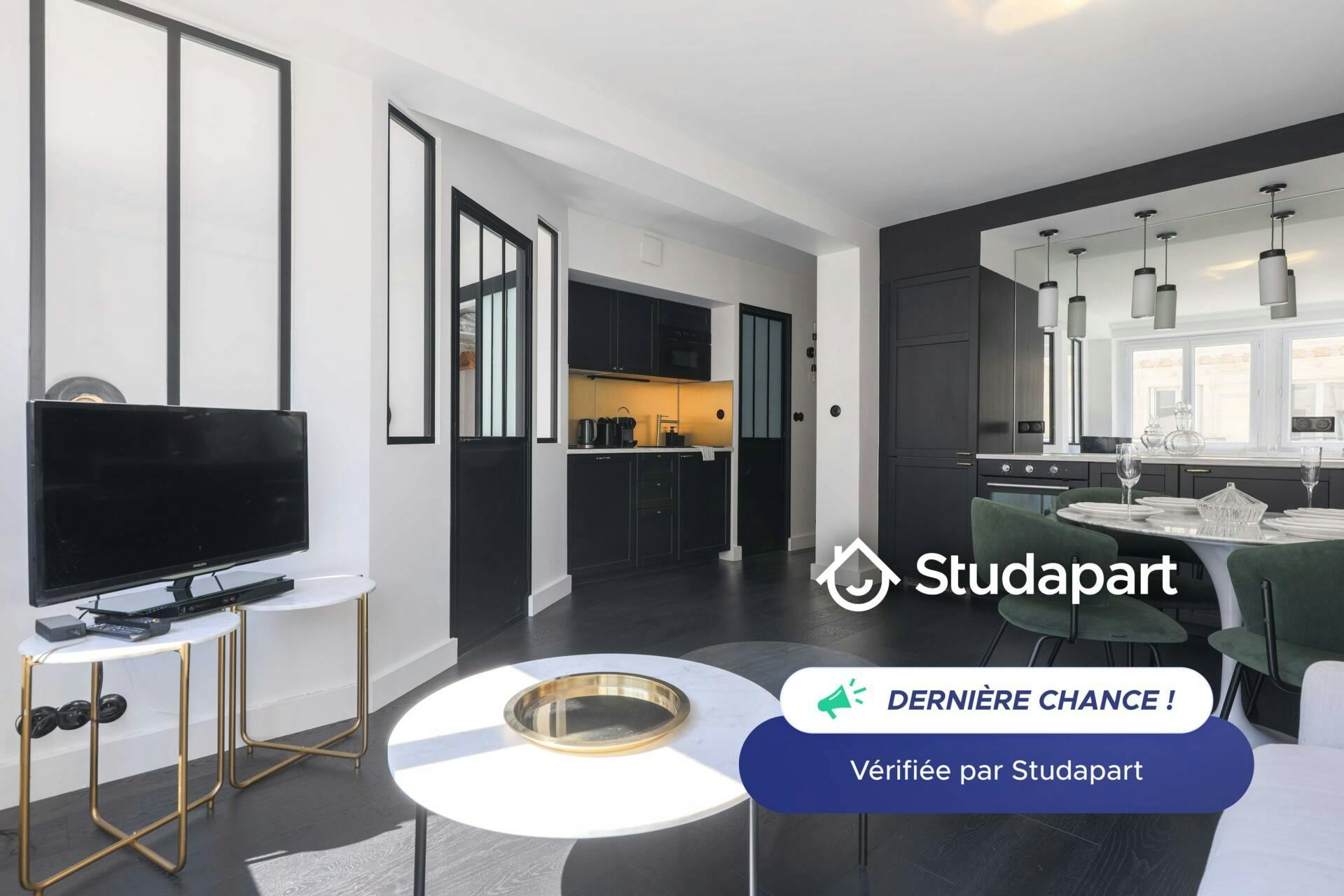 Apartment for rent for €3,600 per month in Paris, Rue d'Anjou