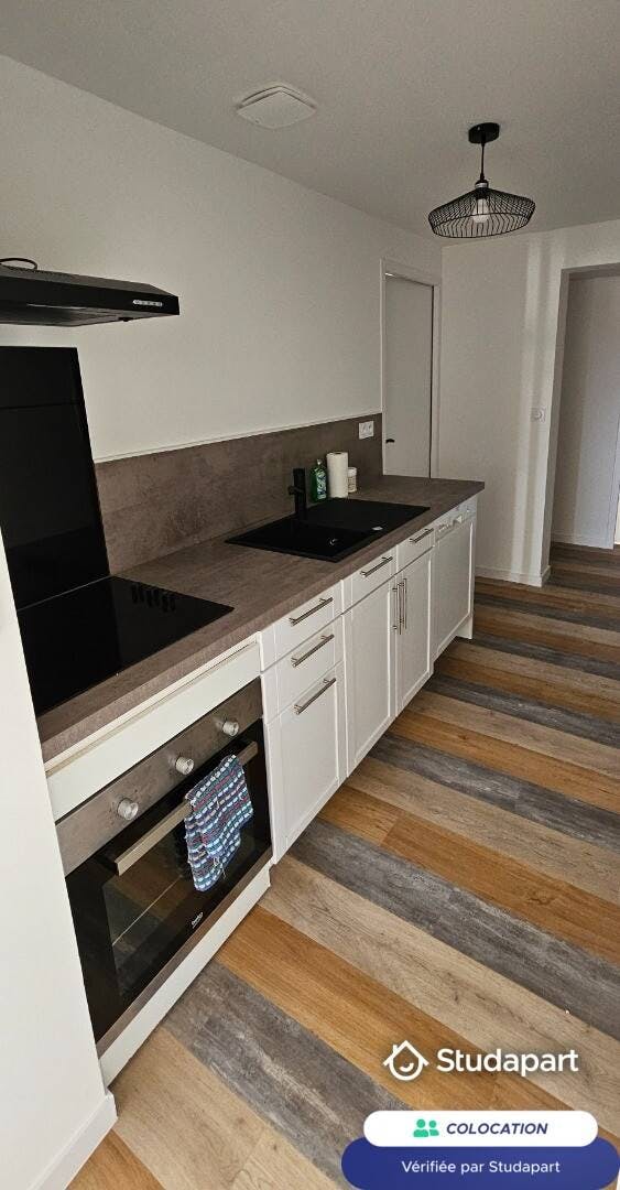 私人房间 正在以 €400 的月租出租，其位于 La Roche-sur-Yon, Rue du Commandant Raynal