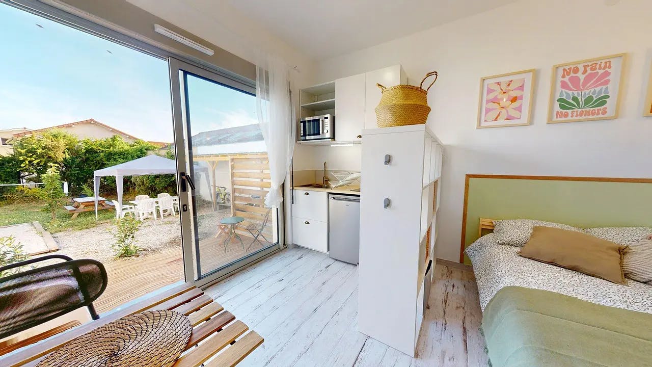 Avenue François Mitterrand, Bron preview