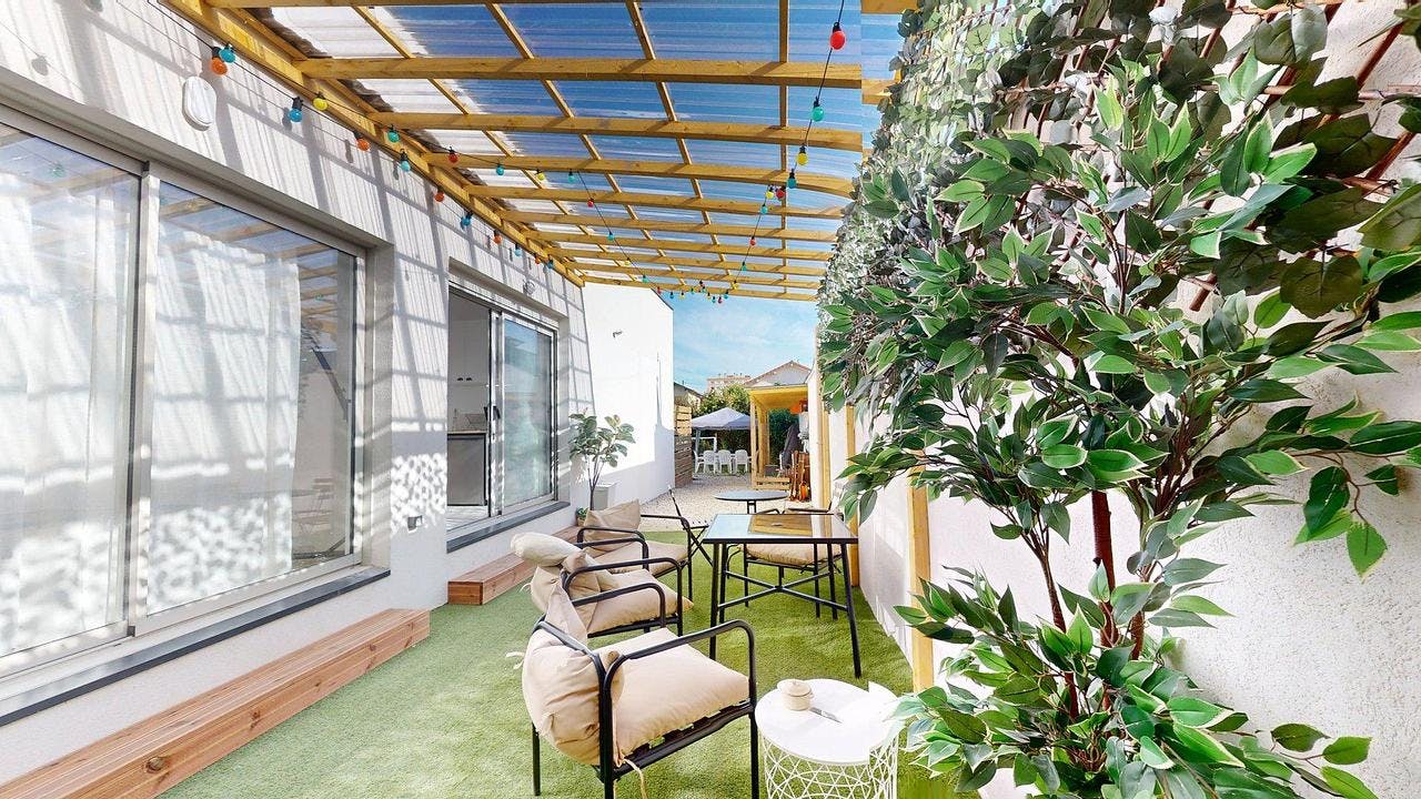 Avenue François Mitterrand, Bron preview