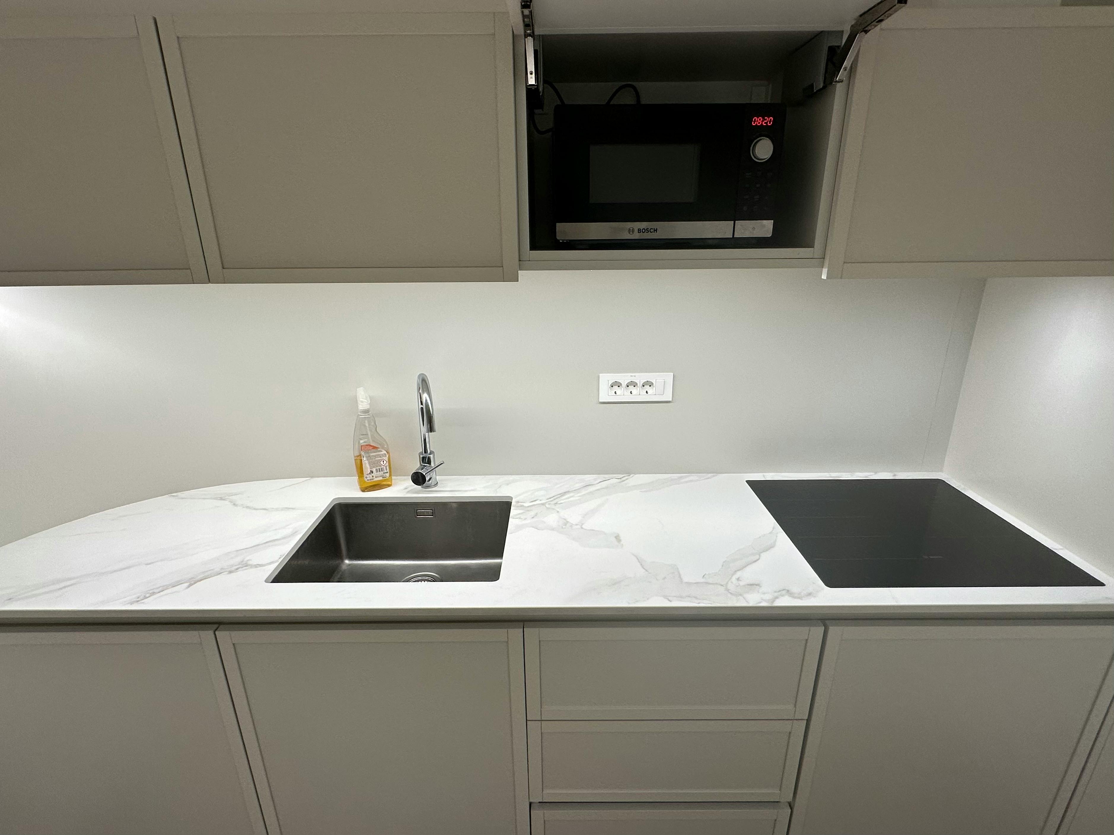 Double room Ljubljana, 1 bed, 16m² — photo 17