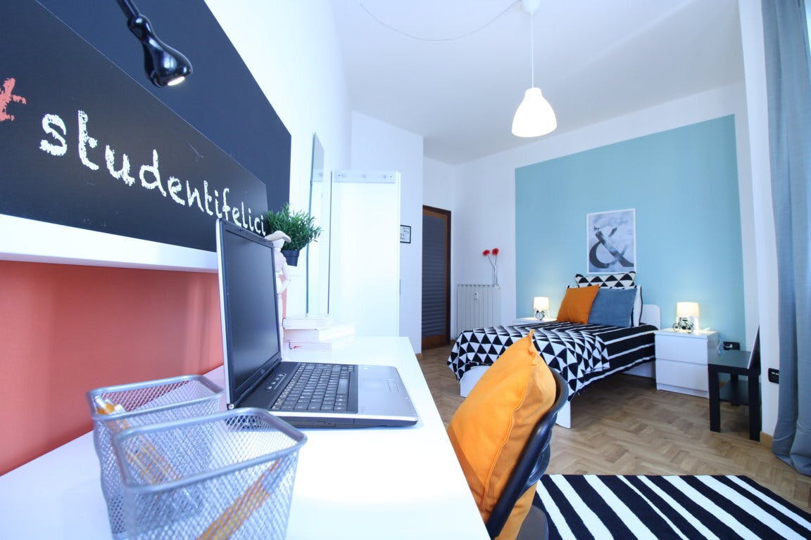 Private room for rent for €600 per month in Brescia, Viale della Stazione