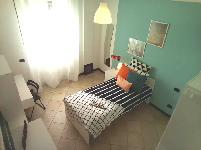 Private room in Piazza Cesare Battisti, Brescia (1644946) room image 2