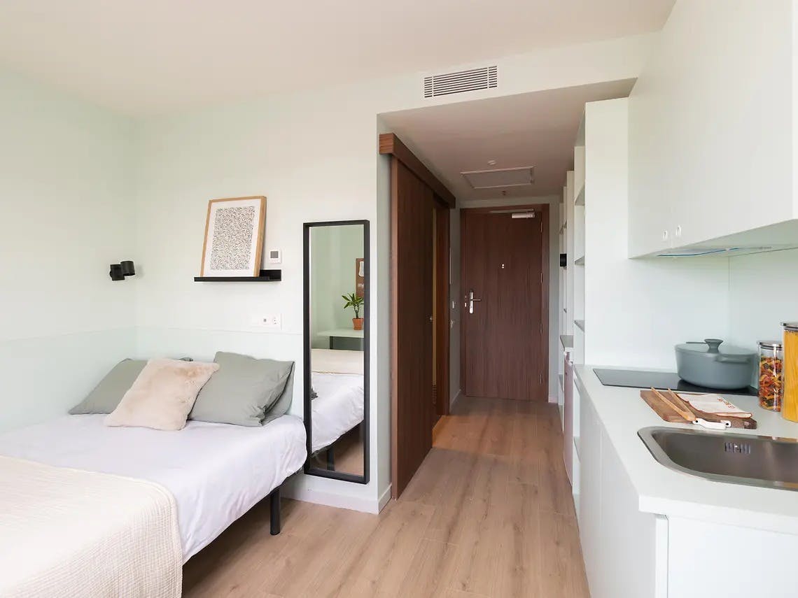 Studio for rent for €1,100 per month in Barcelona, Avinguda de la Ciència