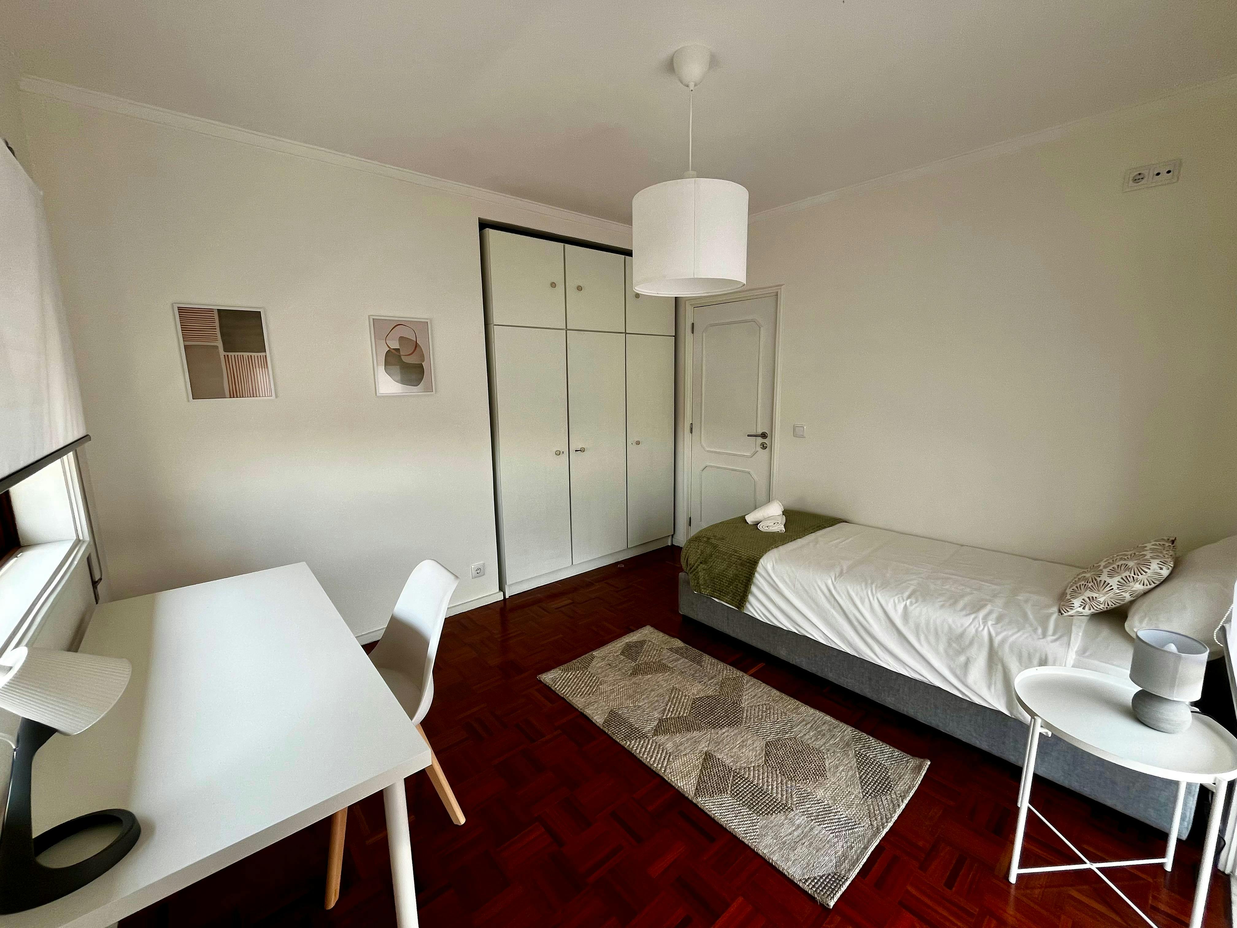 Double room Custoias, 1 bed, 14m² — photo 11